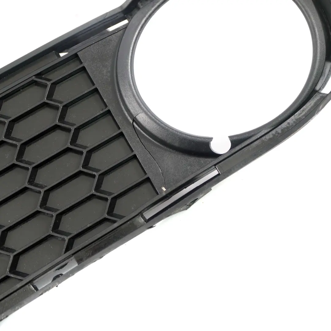 Phares Antibrouillard Avant Calandre Droite pour BMW E82 E88 M Package à propos du numéro de pièce 8054486 BMW E82 E88 M Package Phares Antibrouillard Avant Calandre Droite - SKU 8054486-1 - Numéro de pièce 8054486