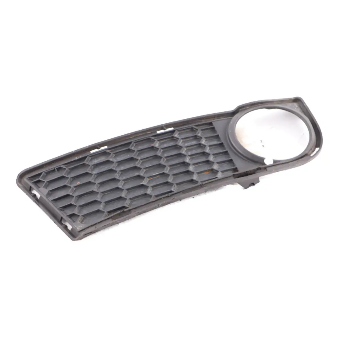 M-Sport Paraurti anteriore Griglia Nebbia Griglia Laterale Destra per BMW E82 E88 con numero di parte 8054486 BMW E82 E88 M-Sport Paraurti anteriore Griglia Nebbia Griglia Laterale Destra - SKU 8054486-2 - Numero di parte 8054486