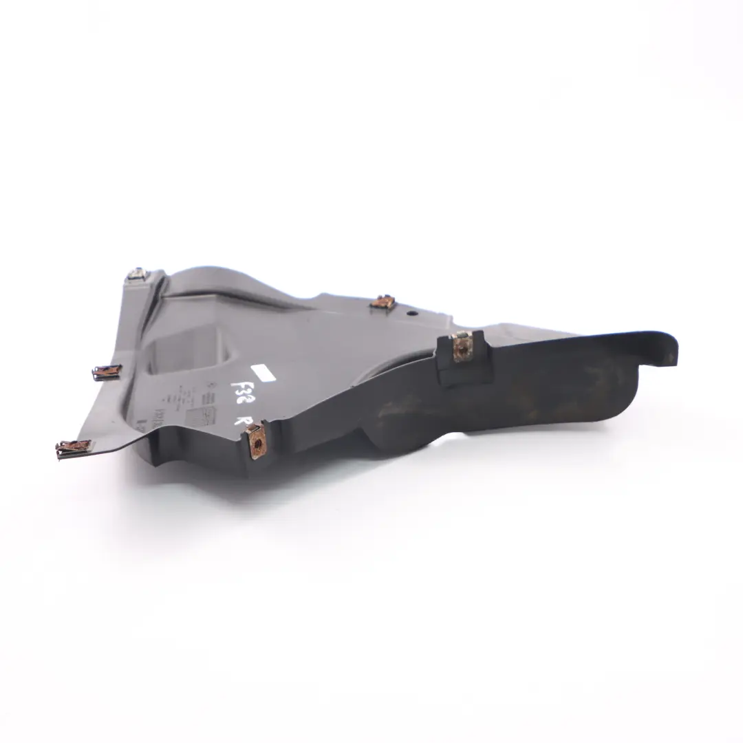 Trójkąt Nadkole Zaślepka Osłona Koła Prawa do BMW F32 F33 M Sport o numerze 8054552 BMW F32 F33 M Sport Trójkąt Nadkole Zaślepka Osłona Koła Prawa - SKU 8054552 - Numer Części 8054552