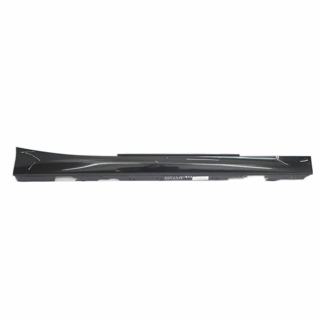 Fila F21 F22 Listello Portiera Gonna Destra Black Sapphire Metallic - 475 per BMW con numero di parte 8056818 BMW Fila F21 F22 Listello Portiera Gonna Destra Black Sapphire Metallic - 475 - SKU 8056818-BS1 - Numero di parte 8056818