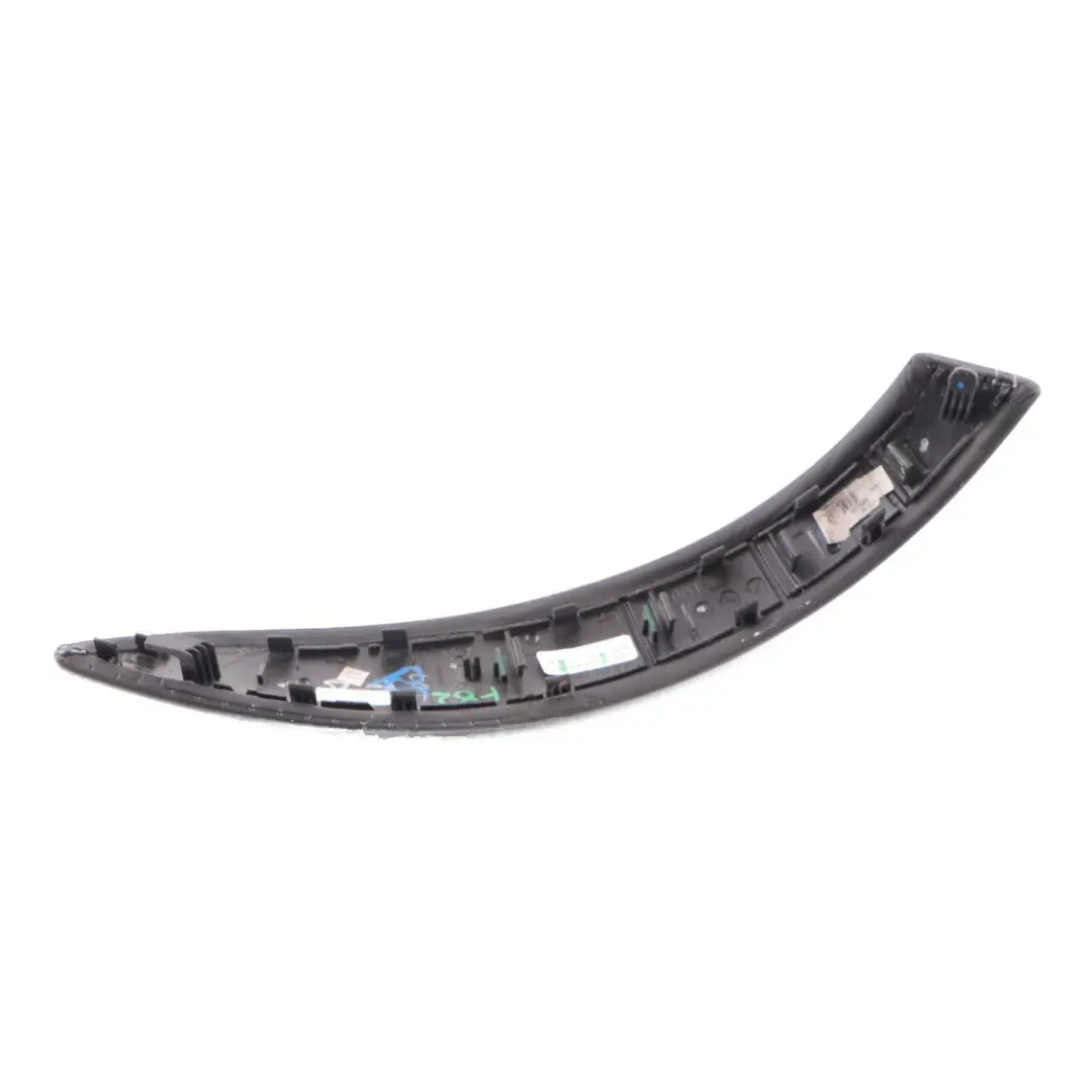 Puerta Cubierta Interior Manija Cuero Derecha Negro para BMW F80 M3 F82 M4 con número de pieza 8057634 BMW F80 M3 F82 M4 Puerta Cubierta Interior Manija Cuero Derecha Negro - SKU 8057634 - Número de pieza 8057634