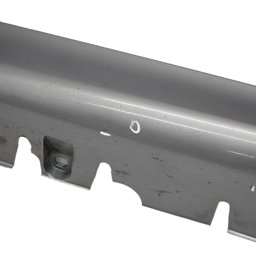 Faldón Lateral Izquierdo M Sport Sill Strip Cover Trim Spacegrau A52 para BMW X5 F15 con número de pieza 8058507 BMW X5 F15 Faldón Lateral Izquierdo M Sport Sill Strip Cover Trim Spacegrau A52 - SKU 8058507-SCG - Número de pieza 8058507