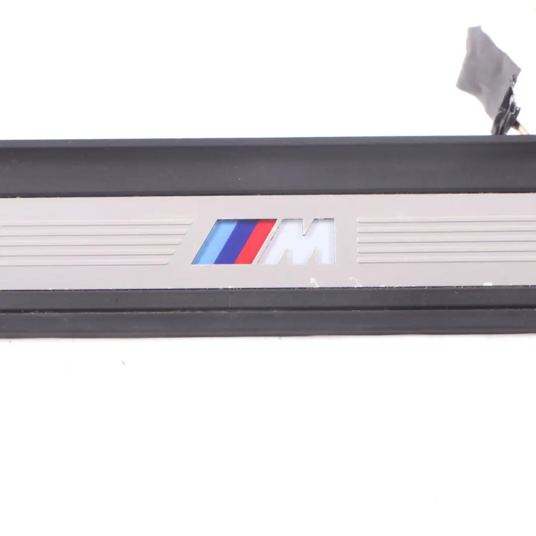 Pannello d'ingresso illuminato anteriore sinistro destro per BMW G30 M Sport con numero di parte 8061056 BMW G30 M Sport Pannello d'ingresso illuminato anteriore sinistro destro - SKU 8061056 - Numero di parte 8061056