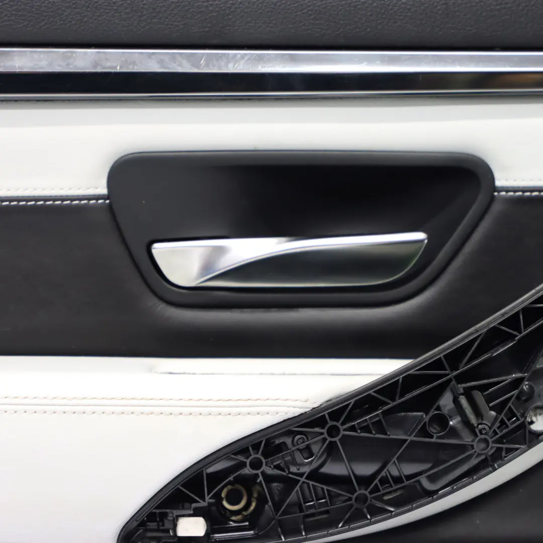 Boczek Drzwi Lewy Przedni Skóra Merino Silverstone do BMW F82 F83 M4 o numerze 8063597 BMW F82 F83 M4 Boczek Drzwi Lewy Przedni Skóra Merino Silverstone - SKU 8063597 - Numer Części 8063597