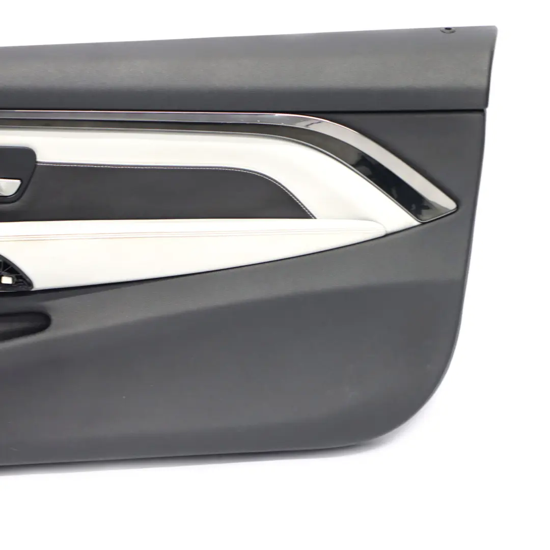 Boczek Drzwi Prawy Przedni Skóra Merino Silverstone do BMW F82 F83 M4 o numerze 8063618 BMW F82 F83 M4 Boczek Drzwi Prawy Przedni Skóra Merino Silverstone - SKU 8063618 - Numer Części 8063618