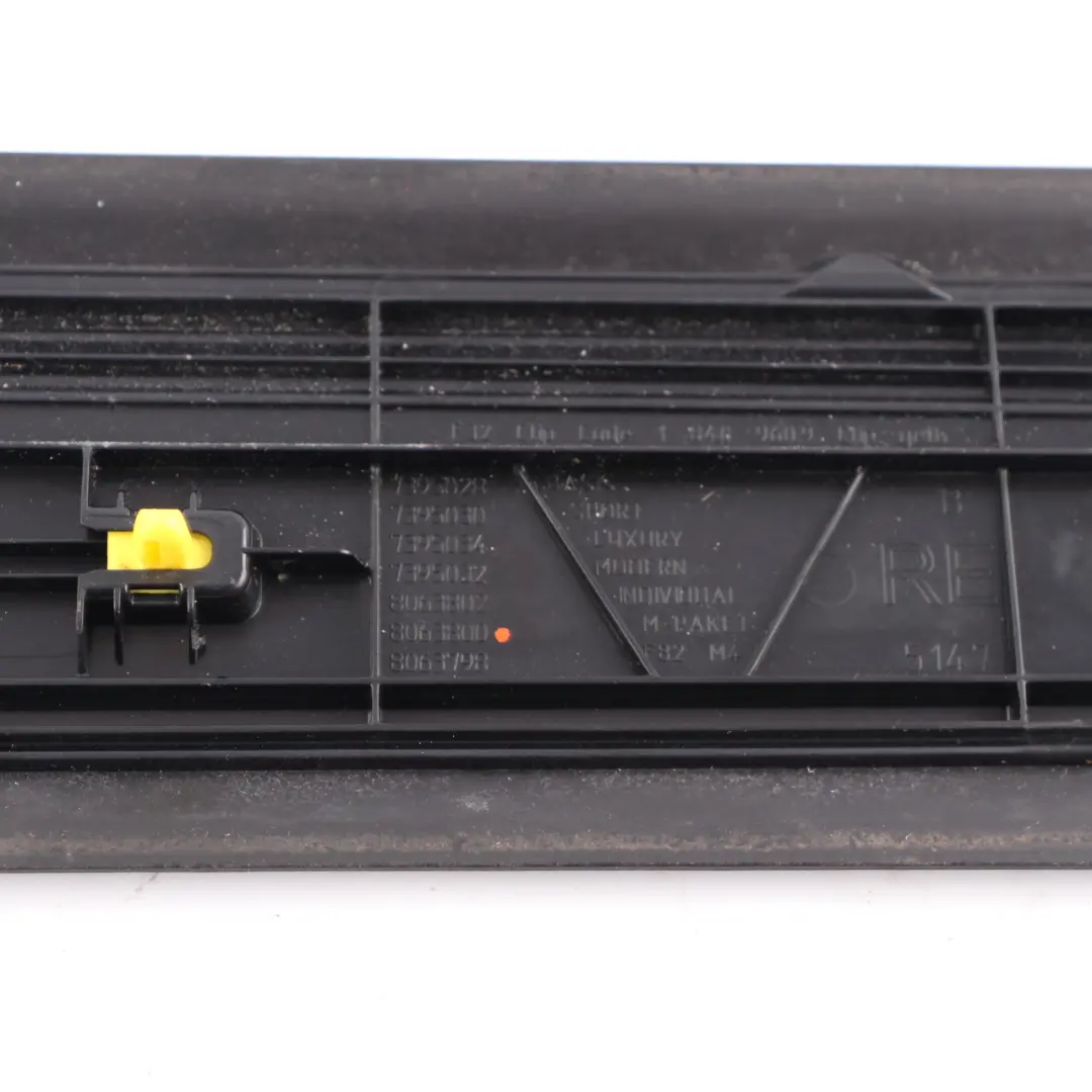 Couvercle d'entrée Panneau d'habillage avant droit Garniture pour BMW F32 M Sport à propos du numéro de pièce 8063800 BMW F32 M Sport Couvercle d'entrée Panneau d'habillage avant droit Garniture - SKU 8063800 - Numéro de pièce 8063800