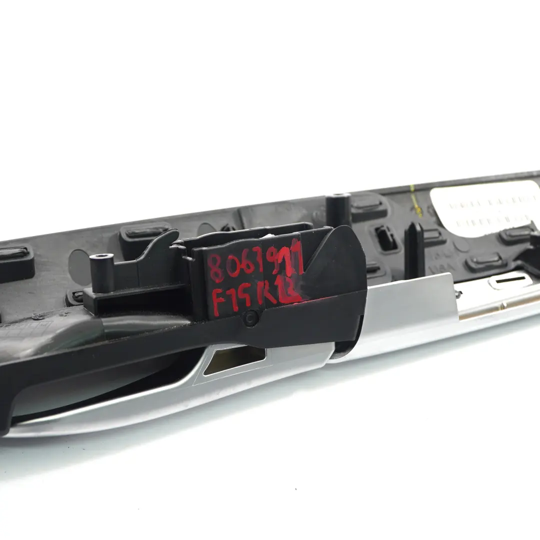 Listwa Ozdobna Drzwi Lewy Tył Alu Hexagon do BMW F15 F16 o numerze 8063911 BMW F15 F16 Listwa Ozdobna Drzwi Lewy Tył Alu Hexagon - SKU 8063911 - Numer Części 8063911