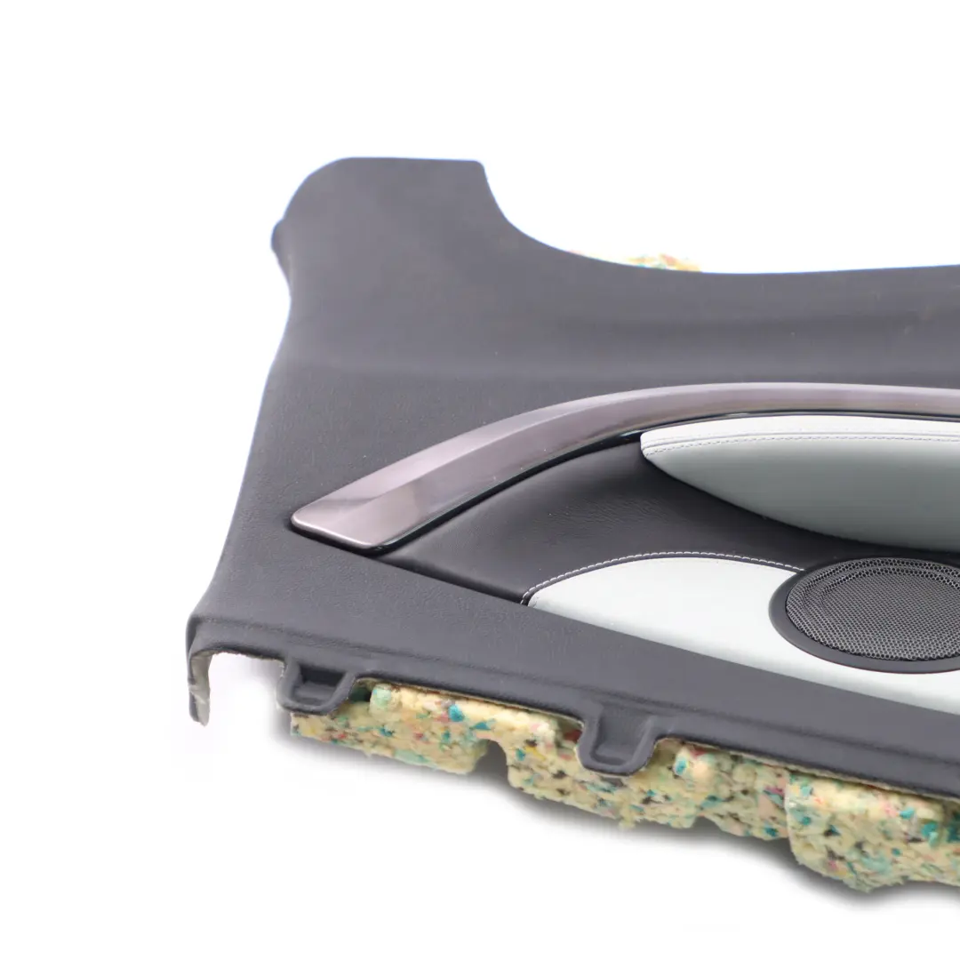 Panneau latéral arrière gauche en cuir noir Silverstone pour BMW F83 M4 Cabrio à propos du numéro de pièce 8064005 BMW F83 M4 Cabrio Panneau latéral arrière gauche en cuir noir Silverstone - SKU 8064005 - Numéro de pièce 8064005