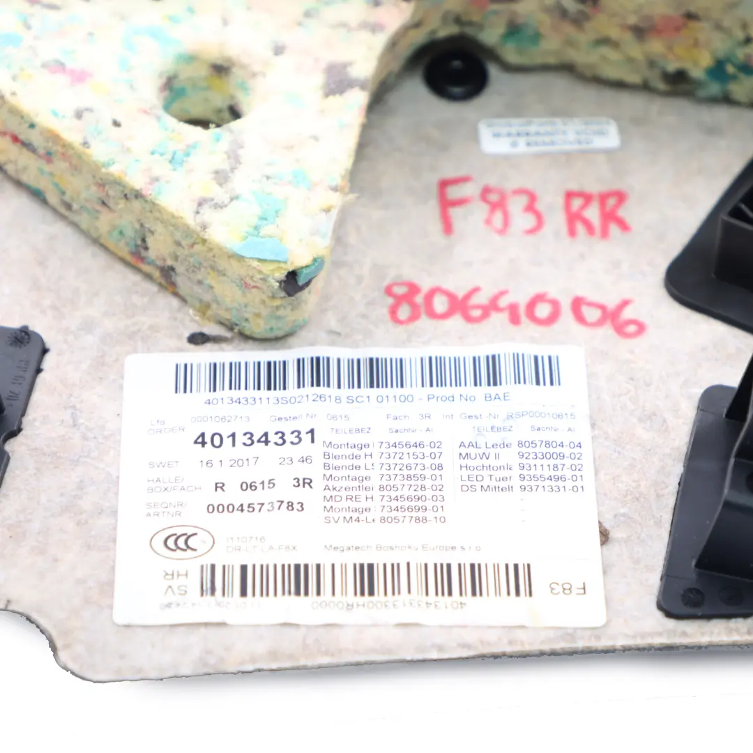 Panel Forro Lateral Trasero Derecho Cuero Negro Silverstone para BMW F83 M4 Cabrio con número de pieza 8064006 BMW F83 M4 Cabrio Panel Forro Lateral Trasero Derecho Cuero Negro Silverstone - SKU 8064006 - Número de pieza 8064006