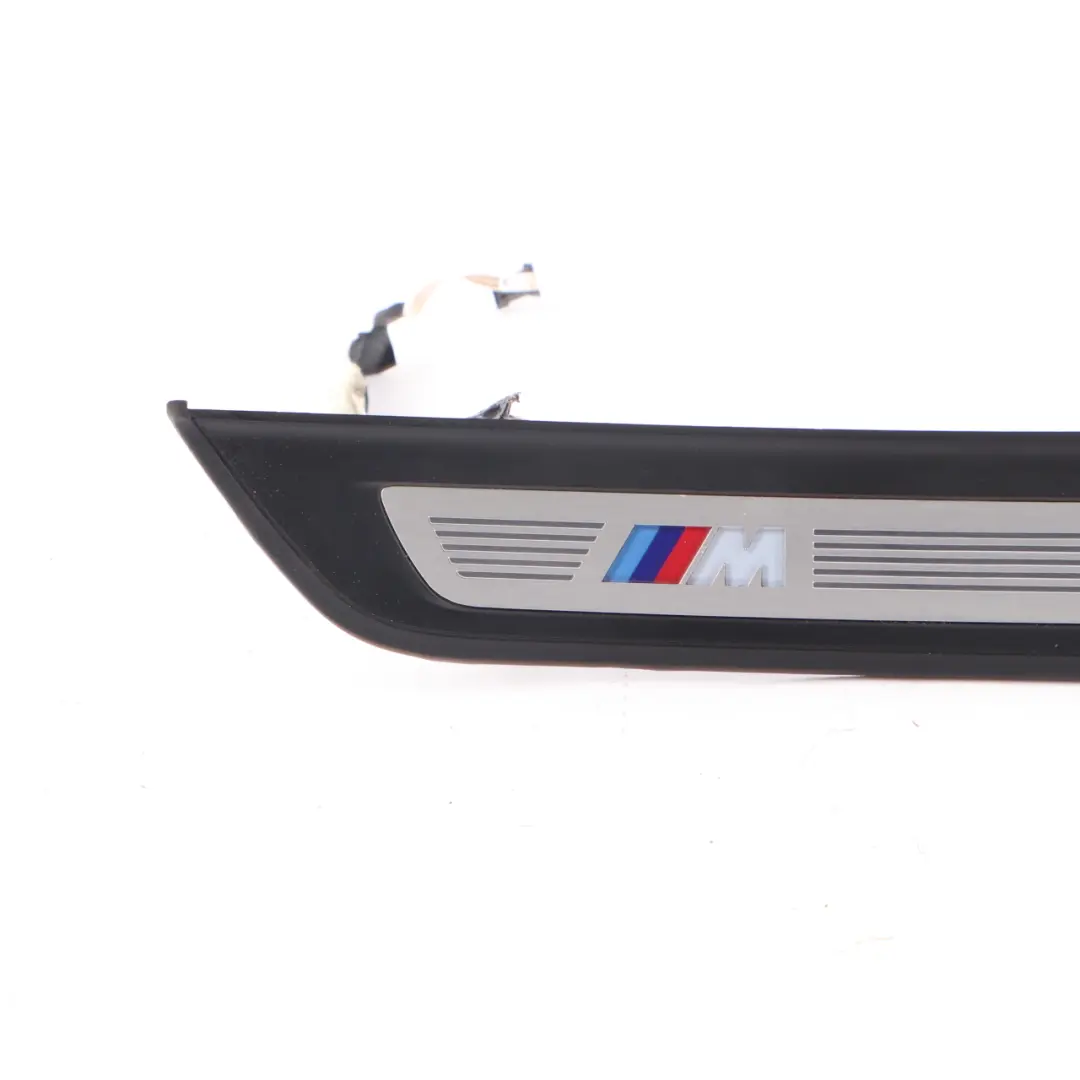 Panel Cubre Puerta Trasero Iluminado Izquierda para BMW G30 G31 M Sport con número de pieza 8064905 BMW G30 G31 M Sport Panel Cubre Puerta Trasero Iluminado Izquierda - SKU 8064905 - Número de pieza 8064905