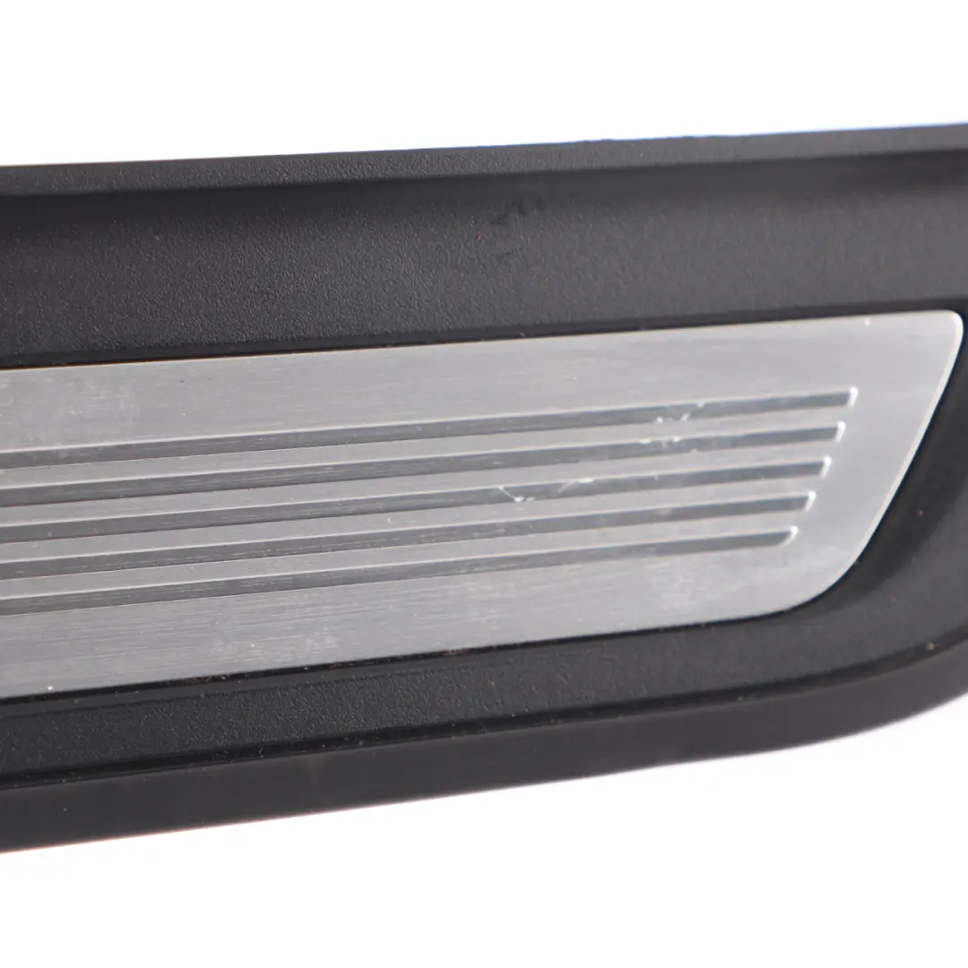 Pannello copertura ingresso illuminato porta posteriore sinistra per BMW G30 M Sport con numero di parte 8064905 BMW G30 M Sport Pannello copertura ingresso illuminato porta posteriore sinistra - SKU 8064905 - Numero di parte 8064905