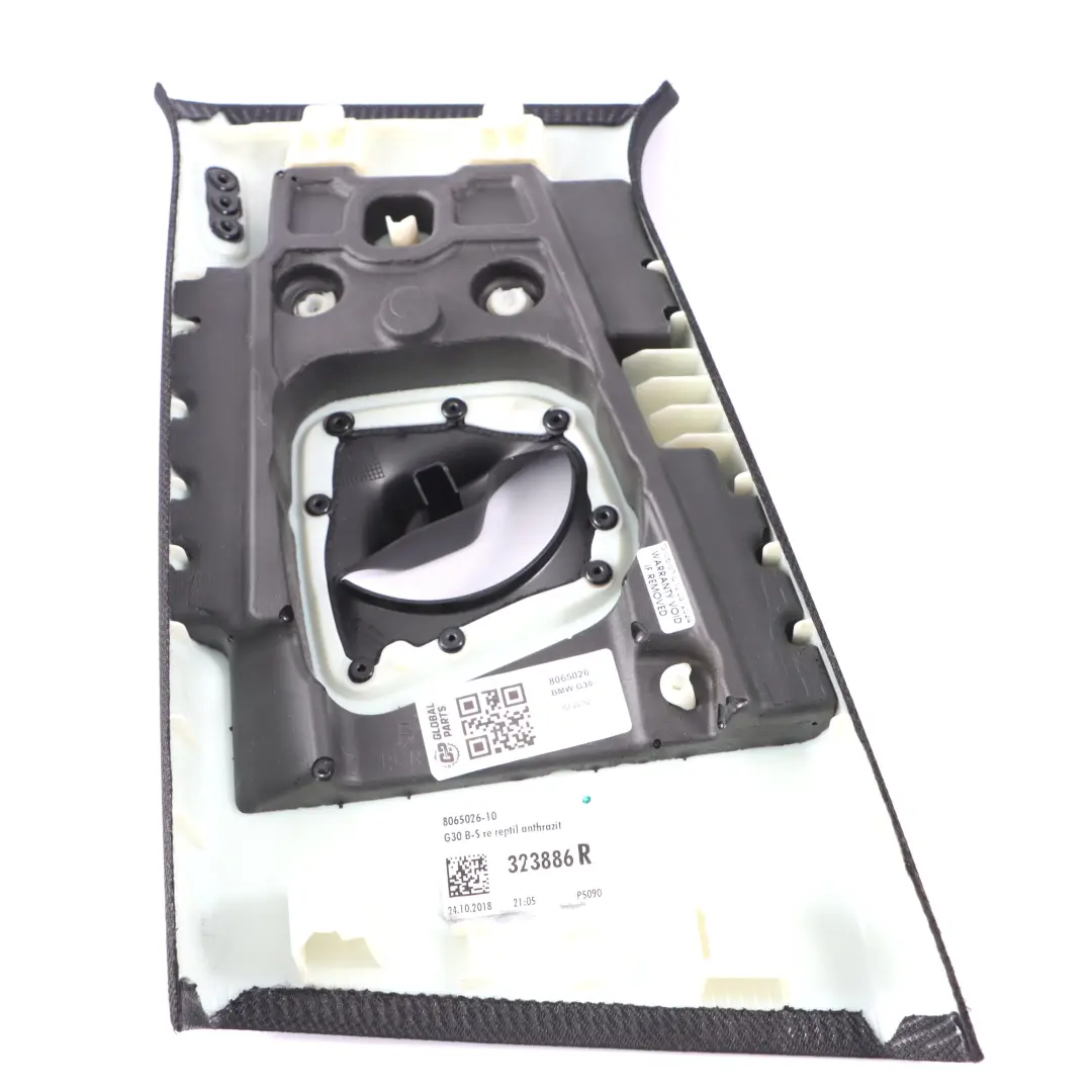 Copripilastro destro Colonna Trim Superiore Antracite per BMW G30 con numero di parte 8065026 BMW G30 Copripilastro destro Colonna Trim Superiore Antracite - SKU 8065026 - Numero di parte 8065026