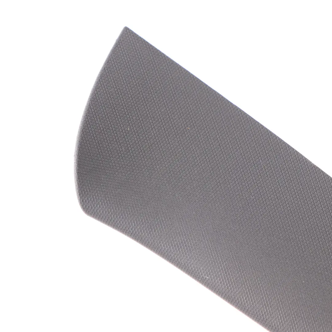 Puerta trasera Bota Trasera Izquierda Top Superior Recorte Negro 7318937 para BMW F46 con número de pieza 8065341 BMW F46 Puerta trasera Bota Trasera Izquierda Top Superior Recorte Negro 7318937 - SKU 8065341 - Número de pieza 8065341