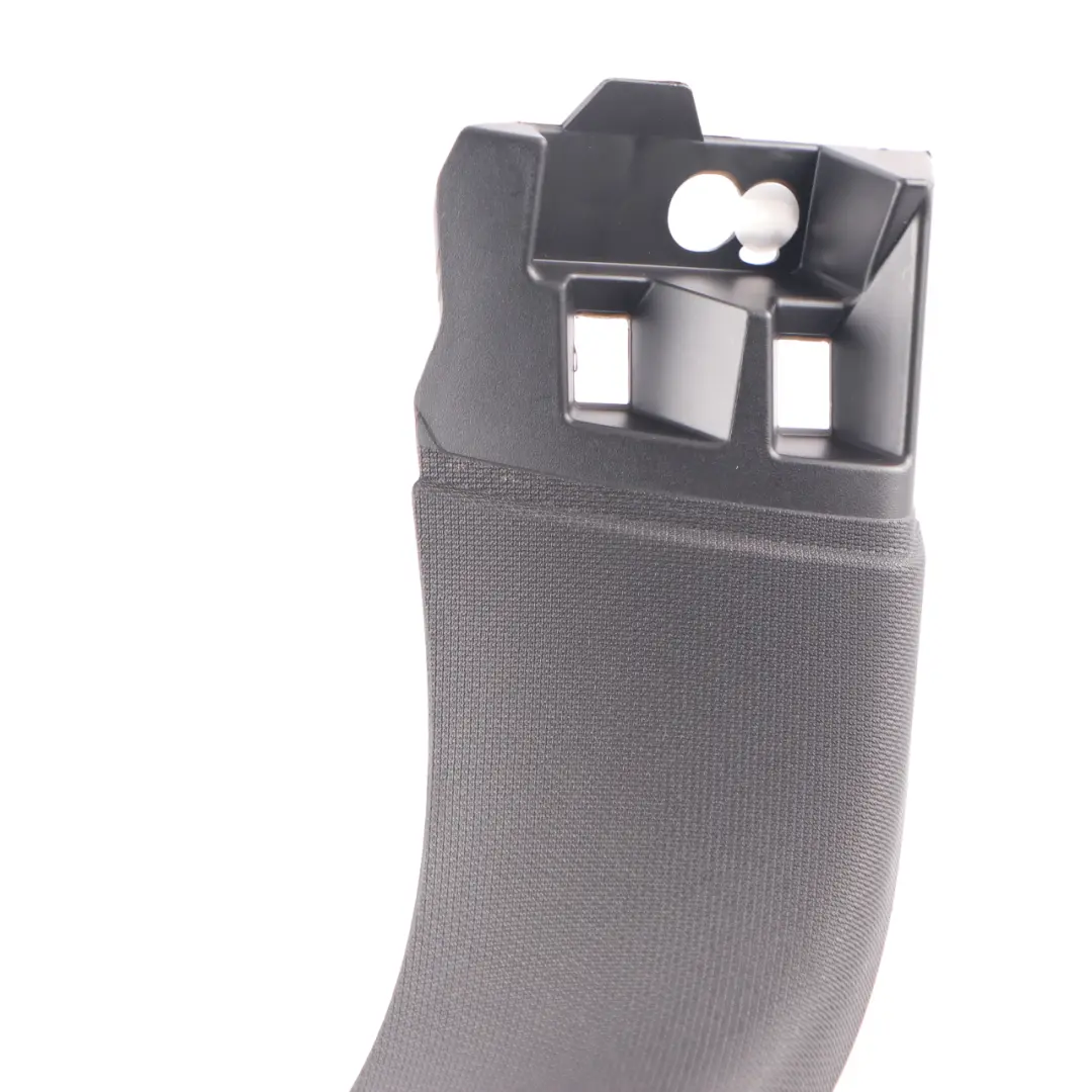 Puerta trasera Bota Trasera Izquierda Top Superior Recorte Negro 7318937 para BMW F46 con número de pieza 8065341 BMW F46 Puerta trasera Bota Trasera Izquierda Top Superior Recorte Negro 7318937 - SKU 8065341 - Número de pieza 8065341