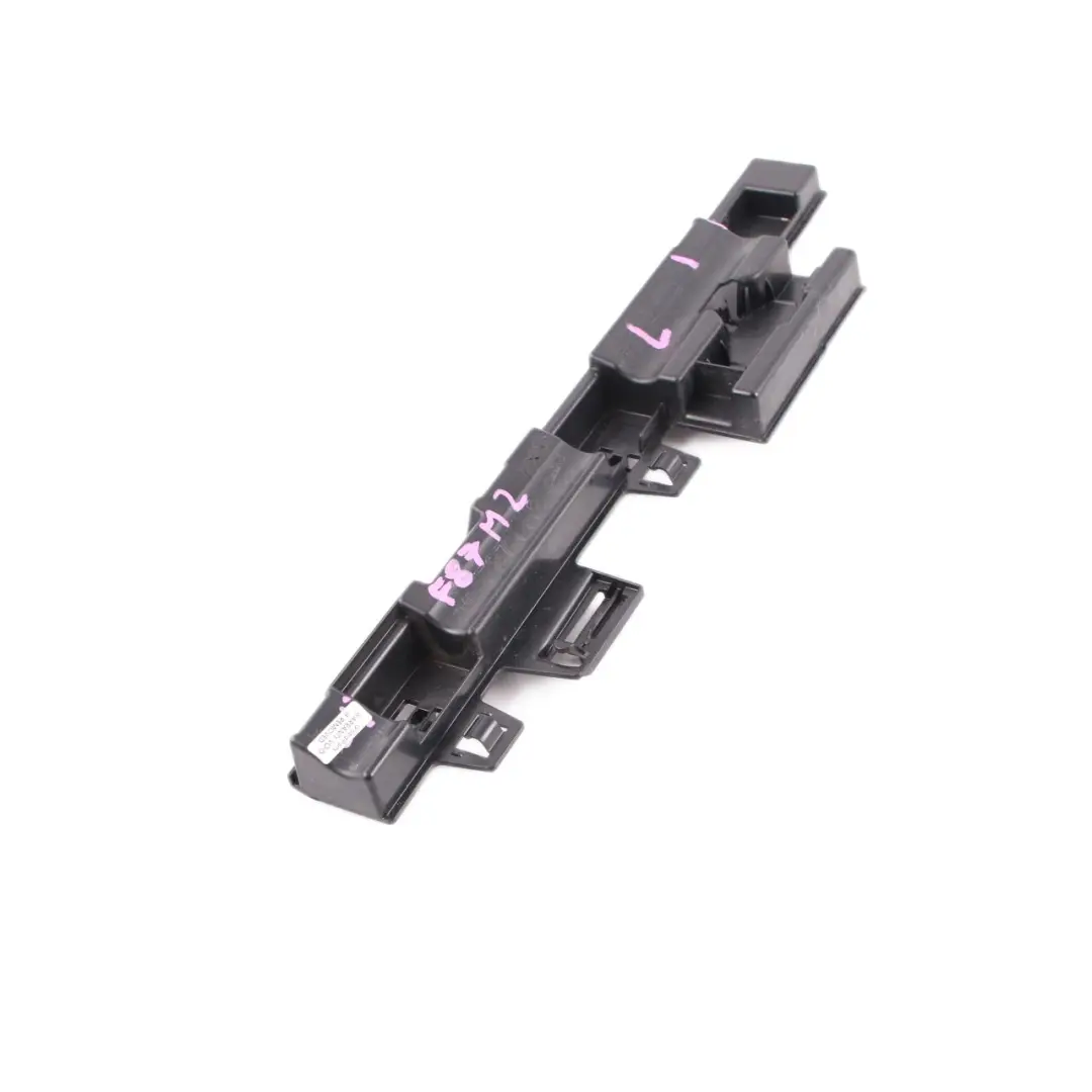 Tira Retención Umbral Lateral Medio Trasero Izquierdo para BMW F87 M2 con número de pieza 8065433 BMW F87 M2 Tira Retención Umbral Lateral Medio Trasero Izquierdo - SKU 8065433 - Número de pieza 8065433
