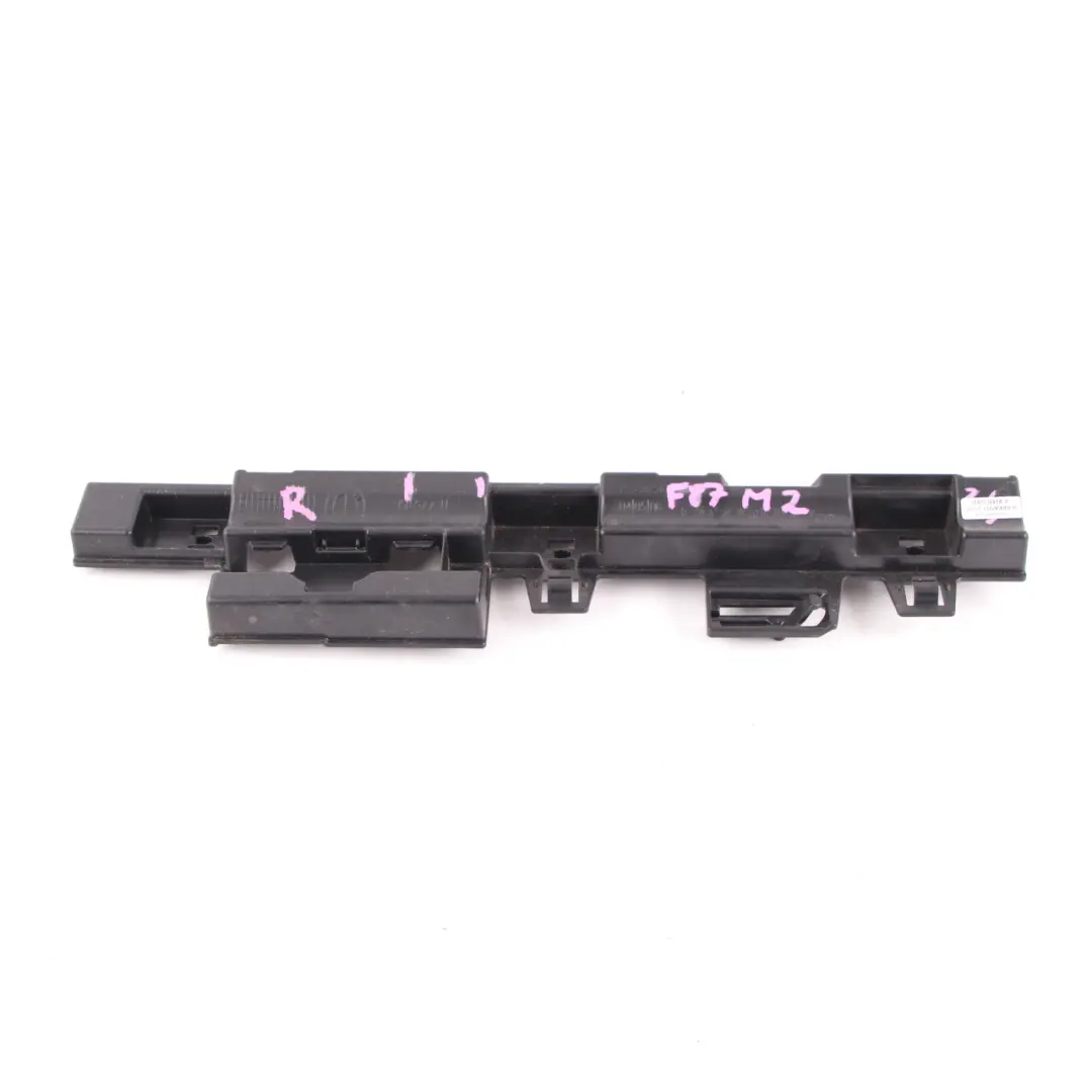 Tira Retención Umbral Lateral Medio Trasero Derecho para BMW F87 M2 con número de pieza 8065434 BMW F87 M2 Tira Retención Umbral Lateral Medio Trasero Derecho - SKU 8065434 - Número de pieza 8065434