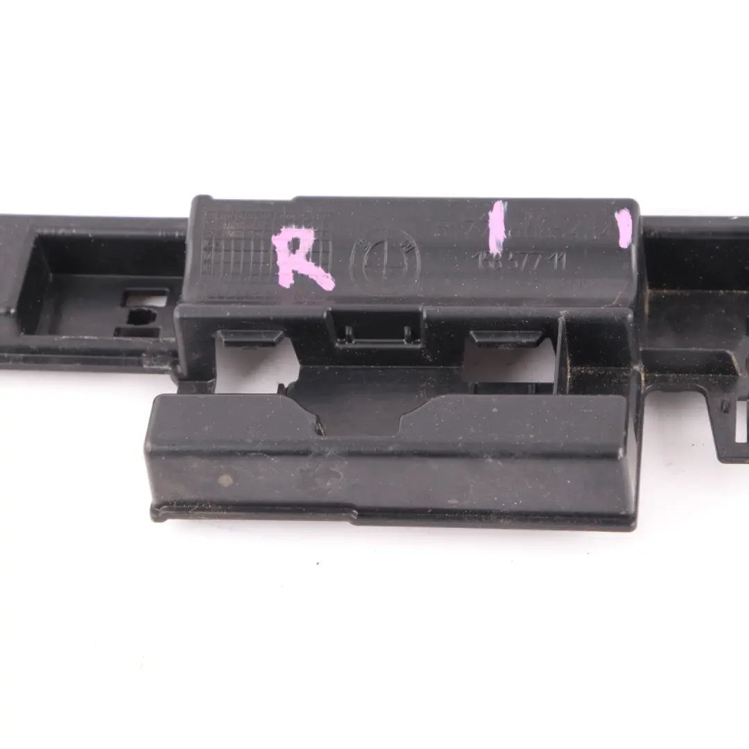 Tira Retención Umbral Lateral Medio Trasero Derecho para BMW F87 M2 con número de pieza 8065434 BMW F87 M2 Tira Retención Umbral Lateral Medio Trasero Derecho - SKU 8065434 - Número de pieza 8065434