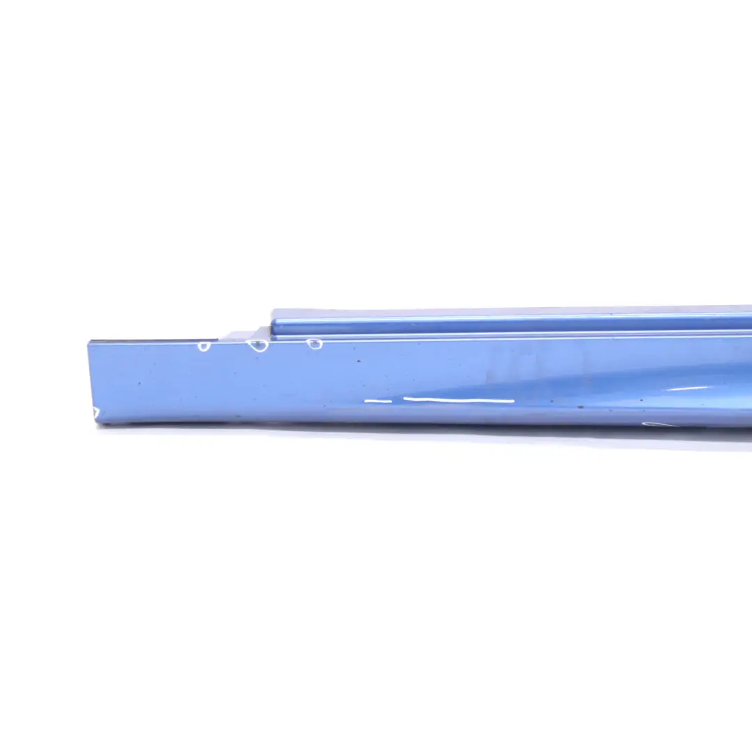 davanzale sinistro gonna laterale Estorilblau Blu - B45 per BMW F46 GT M Sport con numero di parte 8067075 BMW F46 GT M Sport davanzale sinistro gonna laterale Estorilblau Blu - B45 - SKU 8067075-EB - Numero di parte 8067075