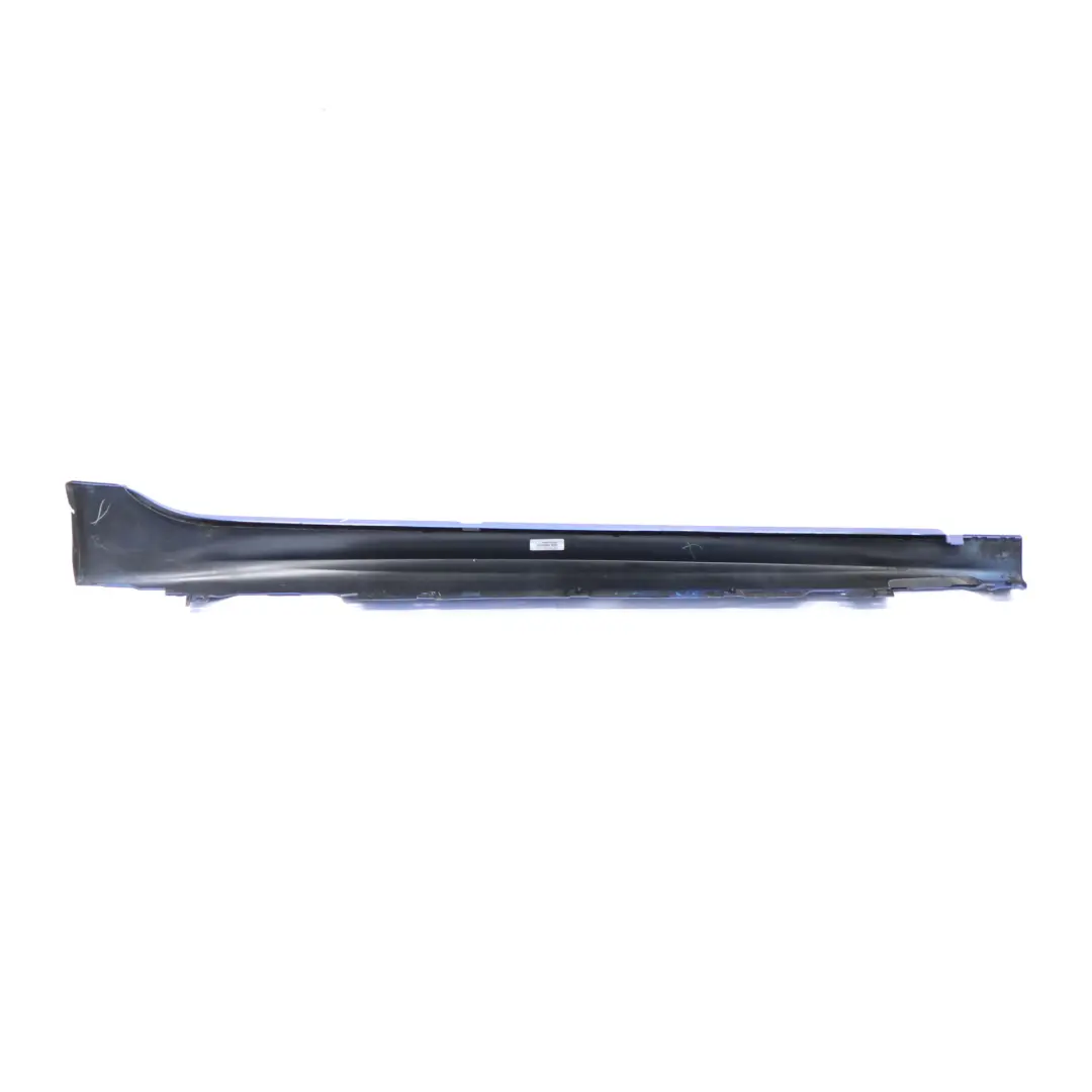 davanzale sinistro gonna laterale Estorilblau Blu - B45 per BMW F46 GT M Sport con numero di parte 8067075 BMW F46 GT M Sport davanzale sinistro gonna laterale Estorilblau Blu - B45 - SKU 8067075-EB - Numero di parte 8067075