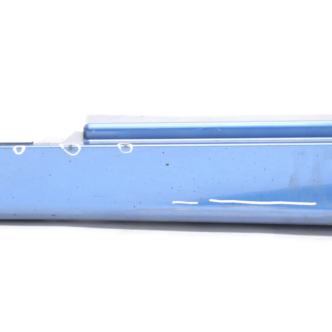 davanzale sinistro gonna laterale Estorilblau Blu - B45 per BMW F46 GT M Sport con numero di parte 8067075 BMW F46 GT M Sport davanzale sinistro gonna laterale Estorilblau Blu - B45 - SKU 8067075-EB - Numero di parte 8067075