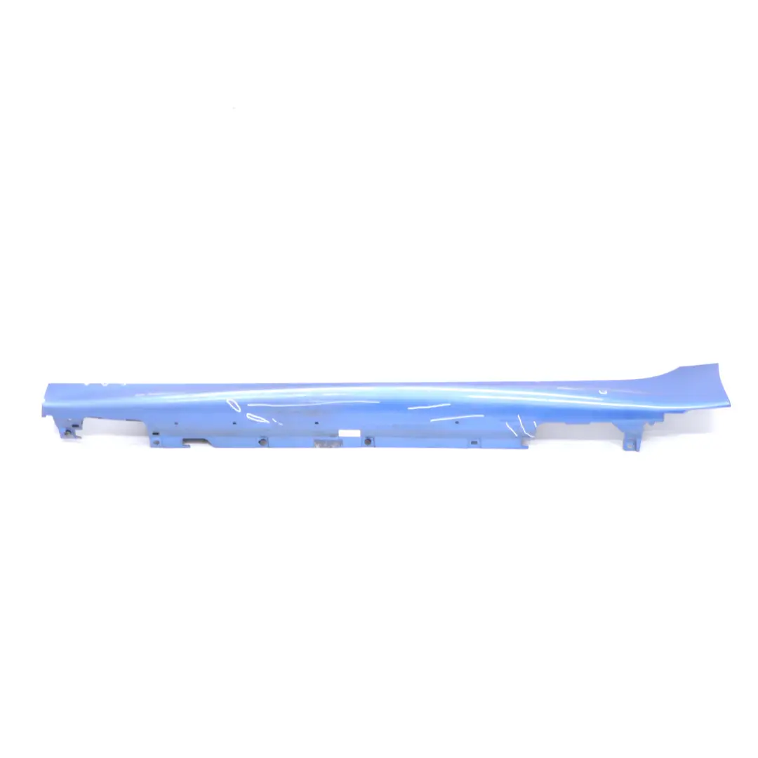 davanzale sinistro gonna laterale Estorilblau Blu - B45 per BMW F46 GT M Sport con numero di parte 8067075 BMW F46 GT M Sport davanzale sinistro gonna laterale Estorilblau Blu - B45 - SKU 8067075-EB - Numero di parte 8067075