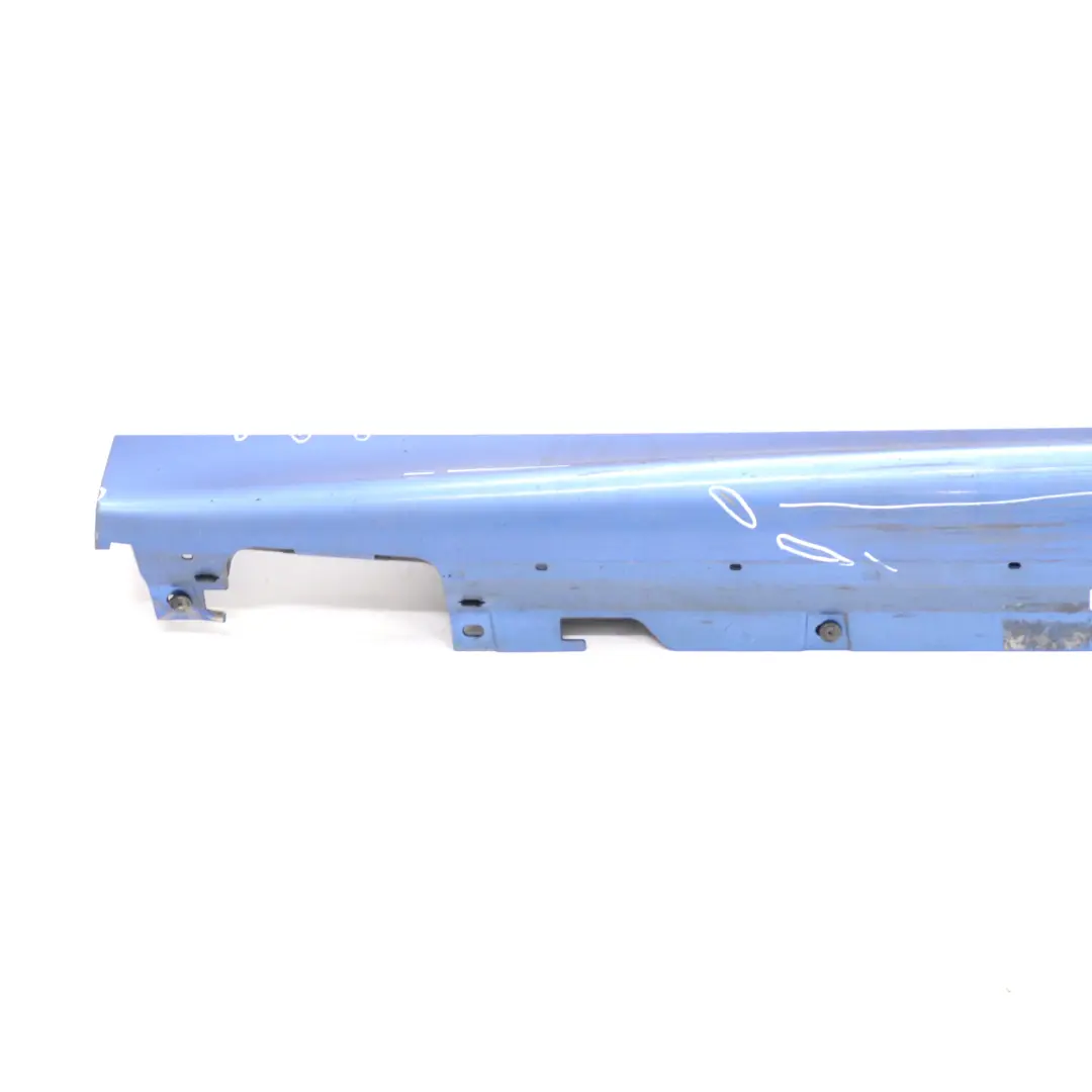 davanzale sinistro gonna laterale Estorilblau Blu - B45 per BMW F46 GT M Sport con numero di parte 8067075 BMW F46 GT M Sport davanzale sinistro gonna laterale Estorilblau Blu - B45 - SKU 8067075-EB - Numero di parte 8067075