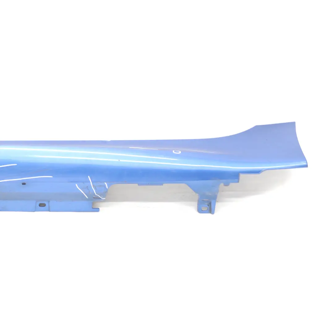 davanzale sinistro gonna laterale Estorilblau Blu - B45 per BMW F46 GT M Sport con numero di parte 8067075 BMW F46 GT M Sport davanzale sinistro gonna laterale Estorilblau Blu - B45 - SKU 8067075-EB - Numero di parte 8067075