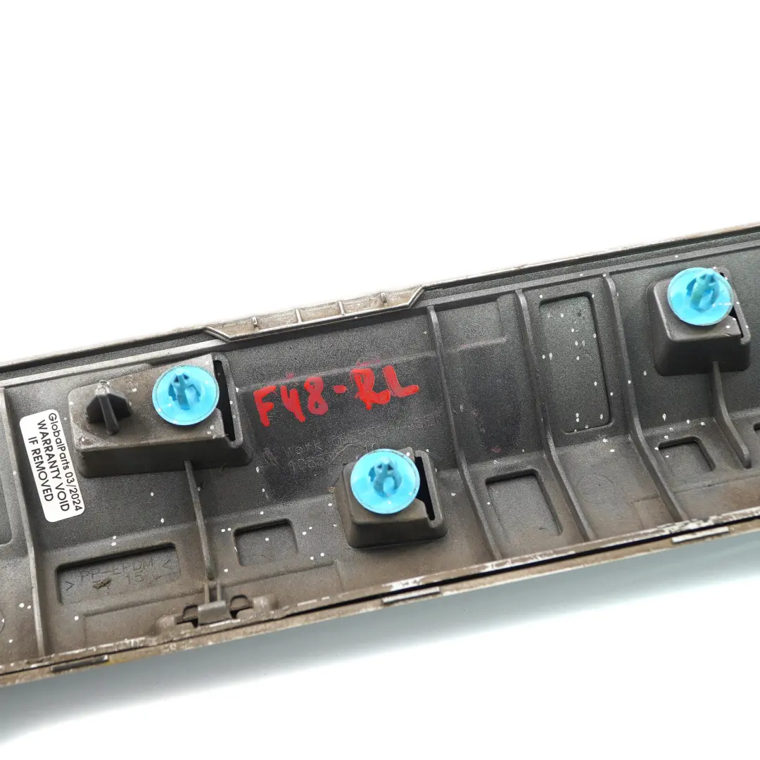 BMF X1 F48 striscia porta posteriore sinistra M Sport Glacier Silver Metallic per con numero di parte 8067707 BMF X1 F48 striscia porta posteriore sinistra M Sport Glacier Silver Metallic - SKU 8067707-GSB - Numero di parte 8067707