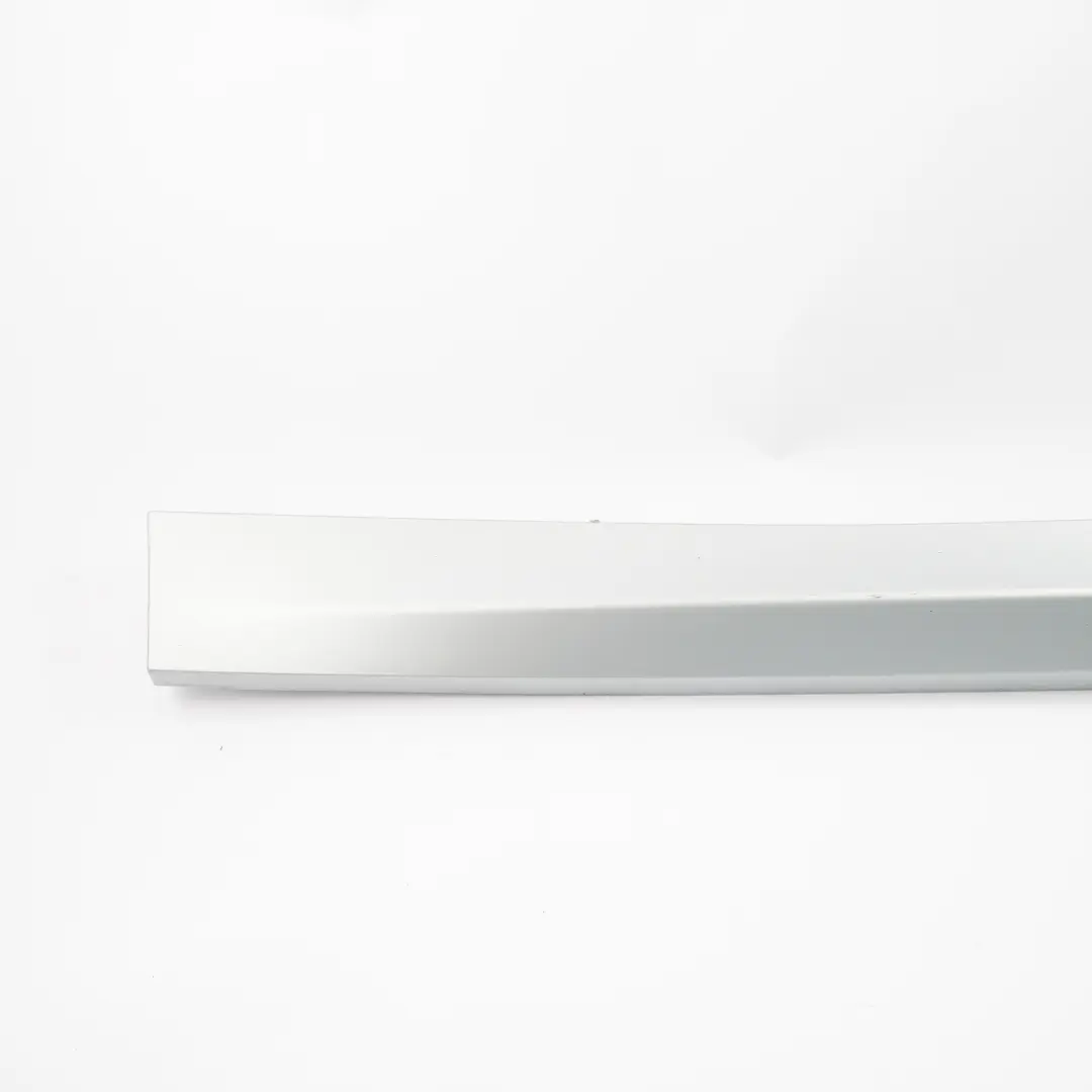 modanatura porta posteriore destra Glacier Argento 8060274 per BMW X1 F48 M Sport con numero di parte 8067708 BMW X1 F48 M Sport modanatura porta posteriore destra Glacier Argento 8060274 - SKU 8067708-GSB - Numero di parte 8067708