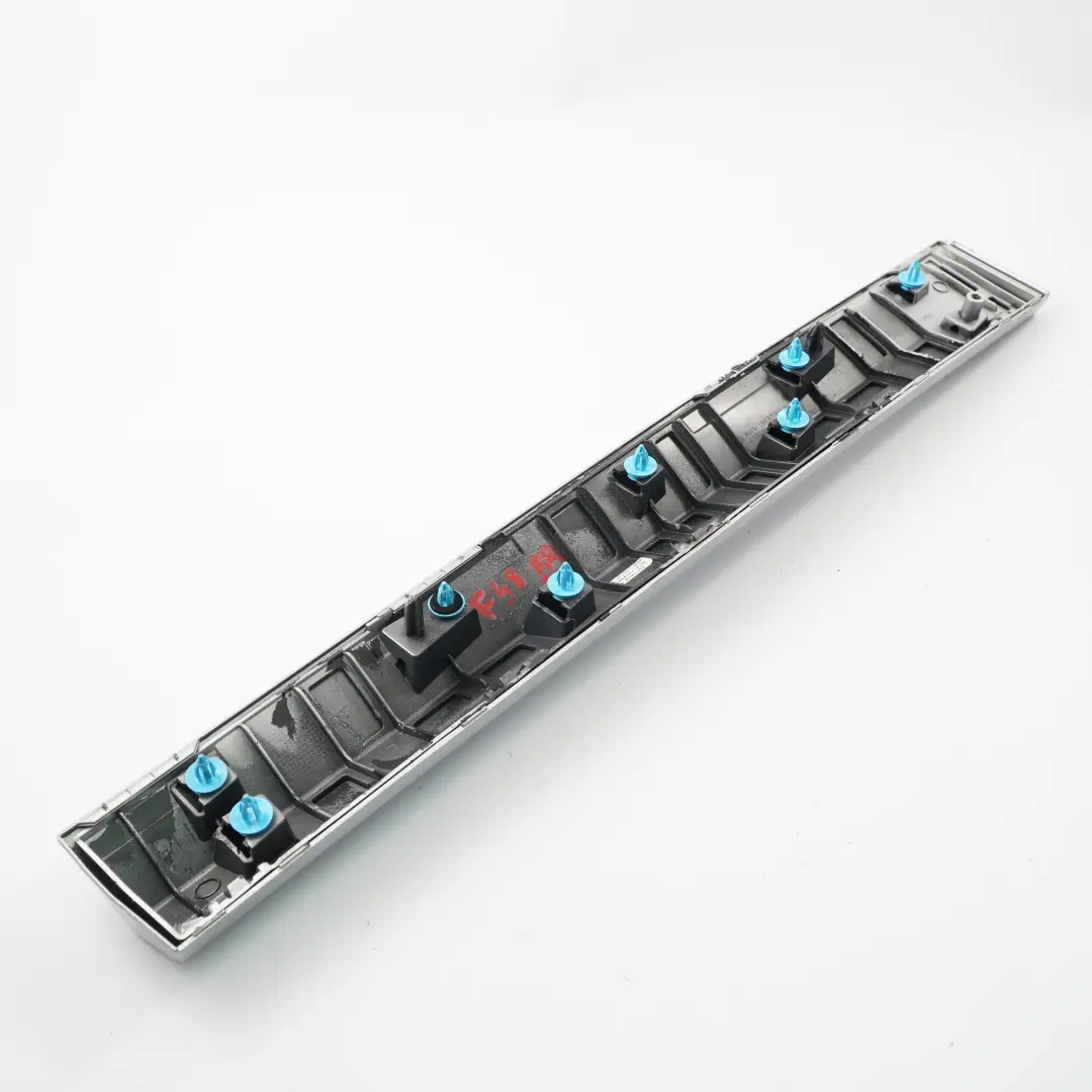 BMW X1 F48 M Sport Moldura puerta trasera derecha Glaciar Plata 8060274 - SKU 8067708-GSB - Número de pieza 8067708