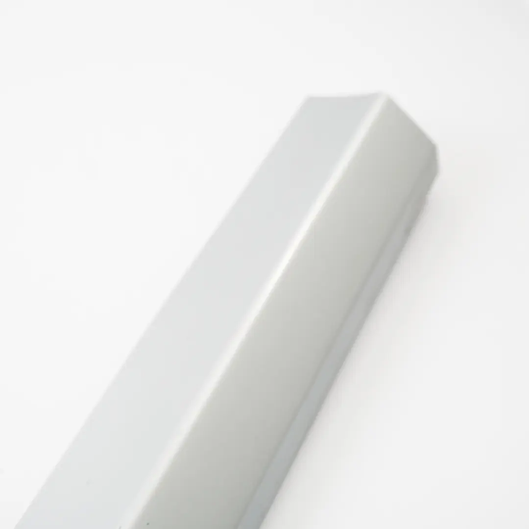 Moulure porte arrière droite Glacier Argent 8060274 pour BMW X1 F48 M Sport à propos du numéro de pièce 8067708 BMW X1 F48 M Sport Moulure porte arrière droite Glacier Argent 8060274 - SKU 8067708-GSB - Numéro de pièce 8067708