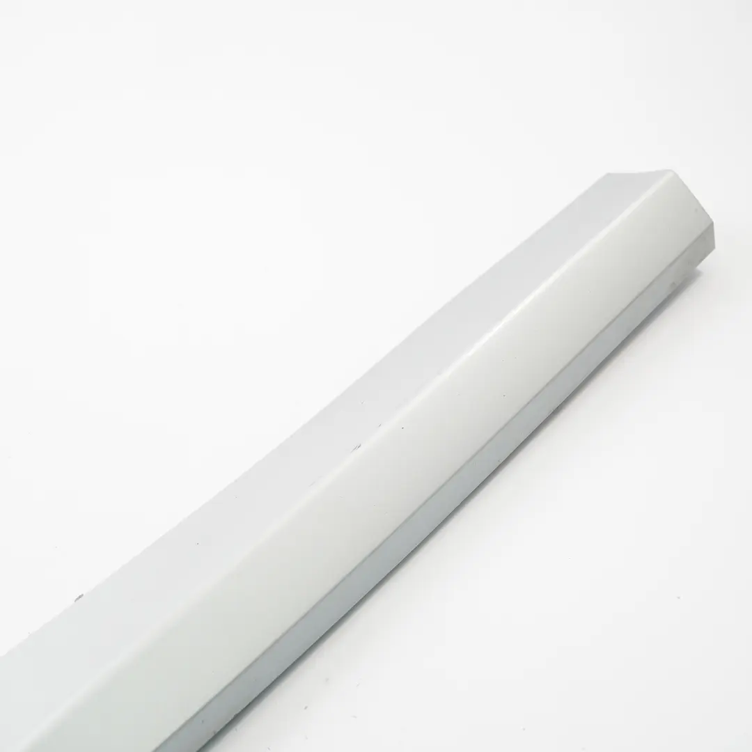 Moulure porte arrière droite Glacier Argent 8060274 pour BMW X1 F48 M Sport à propos du numéro de pièce 8067708 BMW X1 F48 M Sport Moulure porte arrière droite Glacier Argent 8060274 - SKU 8067708-GSB - Numéro de pièce 8067708