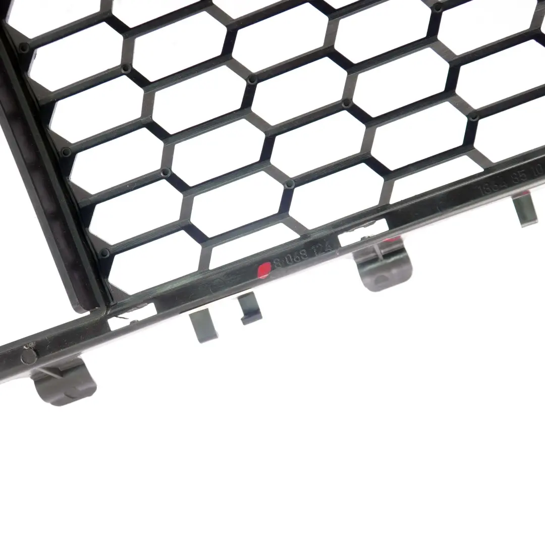 Parachoques Delantero Rejilla de Entrada Aire Panel Central para BMW F30 F31 con número de pieza 8068124 BMW F30 F31 Parachoques Delantero Rejilla de Entrada Aire Panel Central - SKU 8068124 - Número de pieza 8068124