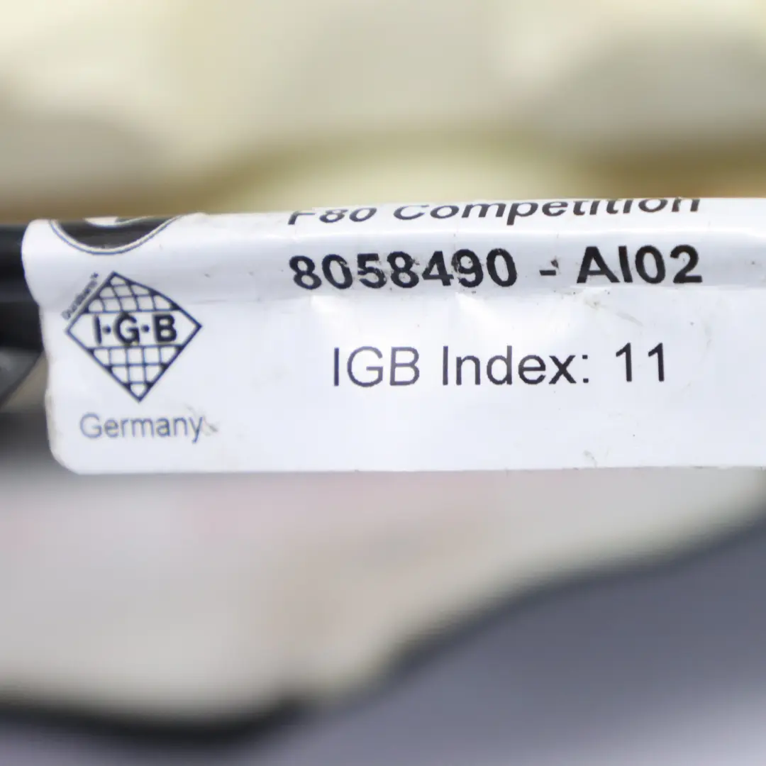 Schienale anteriore destro riscaldato in pelle nera per BMW F82 LCI M4 Competition con numero di parte 8069550 BMW F82 LCI M4 Competition Schienale anteriore destro riscaldato in pelle nera - SKU 8069550 - Numero di parte 8069550