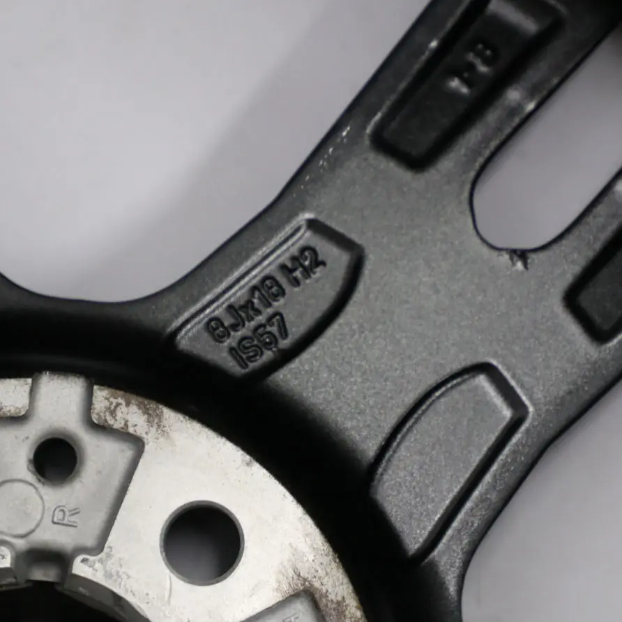 Cerchio in lega M-Sport BMW F40 Orbitgrey 18" doppie razze 819M ET:57 8J per con numero di parte 8092352 Cerchio in lega M-Sport BMW F40 Orbitgrey 18" doppie razze 819M ET:57 8J - SKU 8092352-2 - Numero di parte 8092352