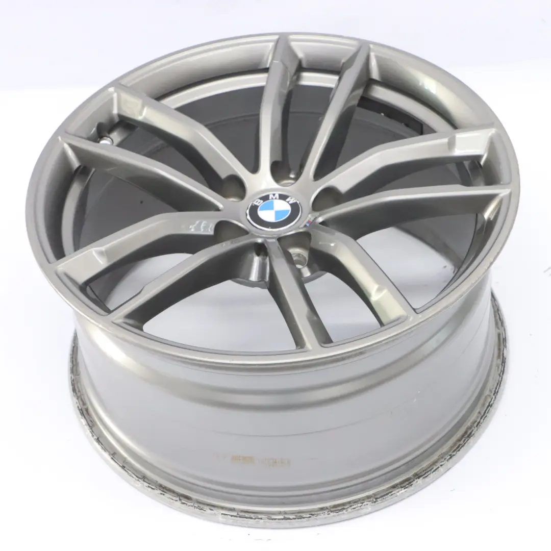 Cerchio lega posteriore grigio ferrico 18" 9J Doppie razze 662M per BMW G30 con numero di parte 8093406 BMW G30 Cerchio lega posteriore grigio ferrico 18" 9J Doppie razze 662M - SKU 8093406-2 - Numero di parte 8093406