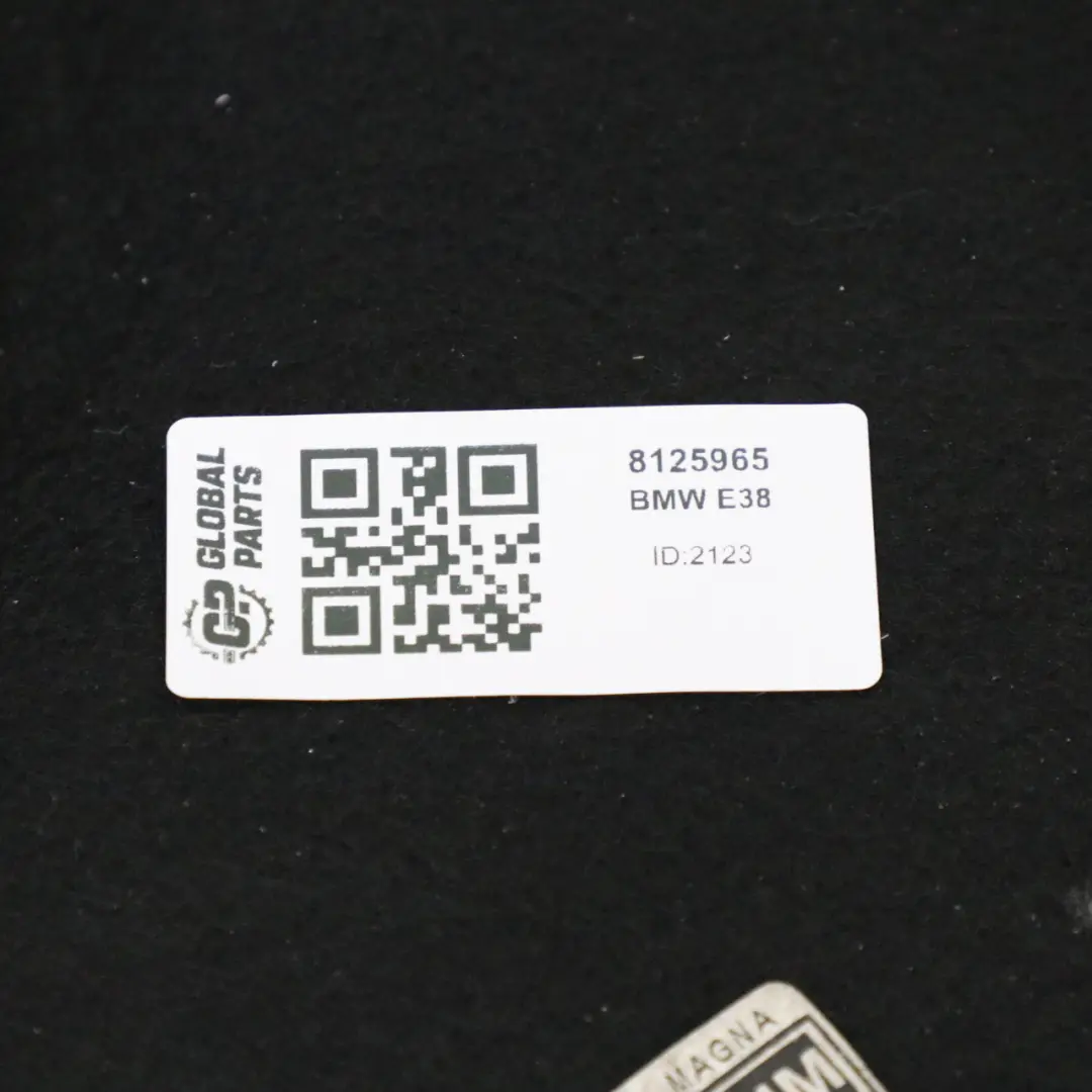 Revestimiento Interior Panel Maletero Color Grafito para BMW E38 con número de pieza 8125965 BMW E38 Revestimiento Interior Panel Maletero Color Grafito - SKU 8125965 - Número de pieza 8125965