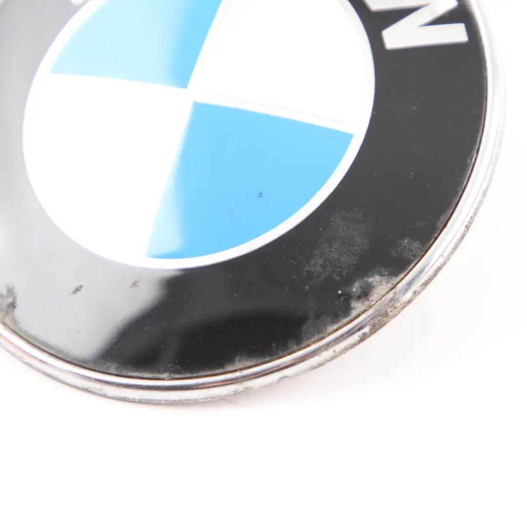 Placca di Cofano o di Tronco per BMW E60 E81 E87 E90 Logo con numero di parte 8132375 BMW E60 E81 E87 E90 Logo Placca di Cofano o di Tronco - SKU 8132375-2 - Numero di parte 8132375