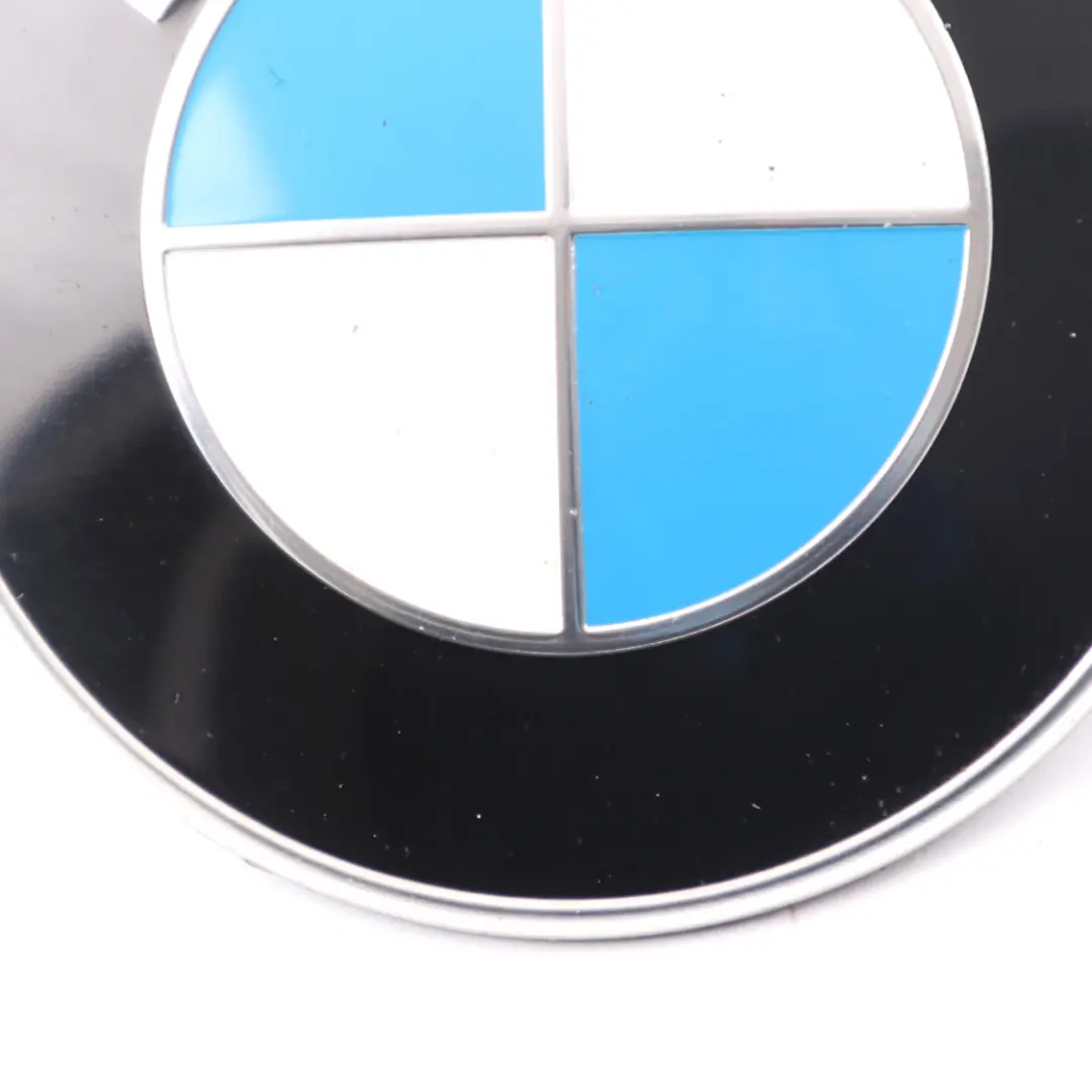 Stivale Bonnet Badge Emblema Logo Placca per BMW E60 E65 E81 E87 E90 E91 E92 F10 F11 con numero di parte 8132375 BMW E60 E65 E81 E87 E90 E91 E92 F10 F11 Stivale Bonnet Badge Emblema Logo Placca - SKU 8132375-7 - Numero di parte 8132375