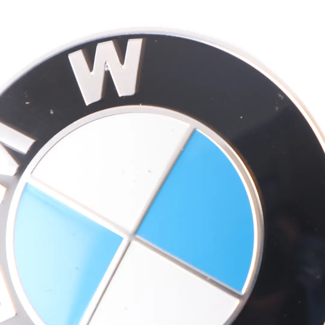 BMW E60 E87 E90 Emblemat Logo Znaczek Maski Silnika Przód Przedni - SKU 8132375-7 - Numer Części 8132375