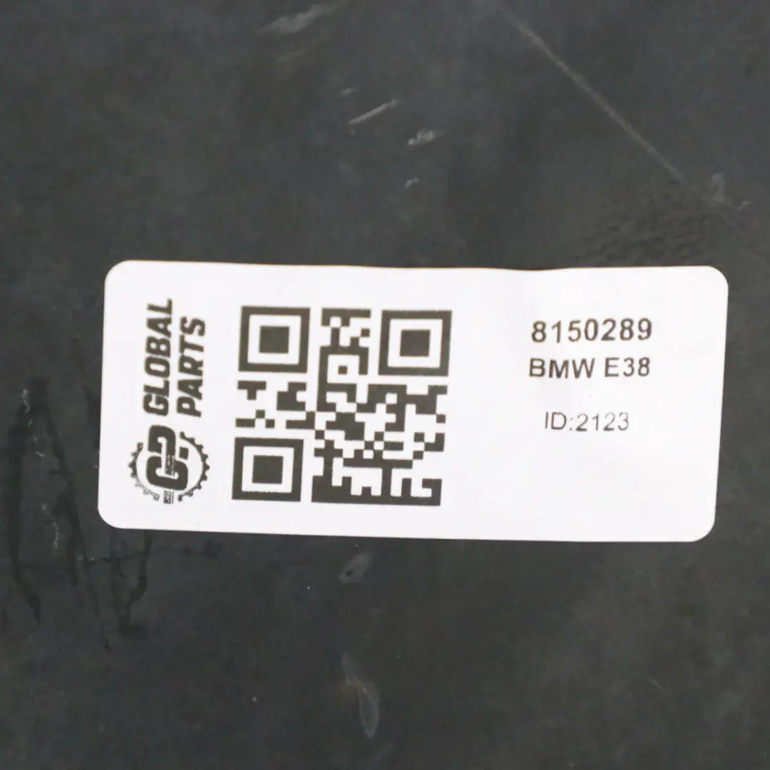 Paso de Rueda Delantero Izquierdo Revestimiento Embellecedor para BMW E38 con número de pieza 8150289 BMW E38 Paso de Rueda Delantero Izquierdo Revestimiento Embellecedor - SKU 8150289 - Número de pieza 8150289
