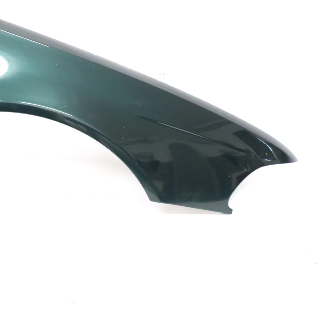 Błotnik Prawy Przedni Skrzydło Oxford Green Zielony Metalik - 430 do BMW E39 o numerze 8162134 BMW E39 Błotnik Prawy Przedni Skrzydło Oxford Green Zielony Metalik - 430 - SKU 8162134-OXF - Numer Części 8162134