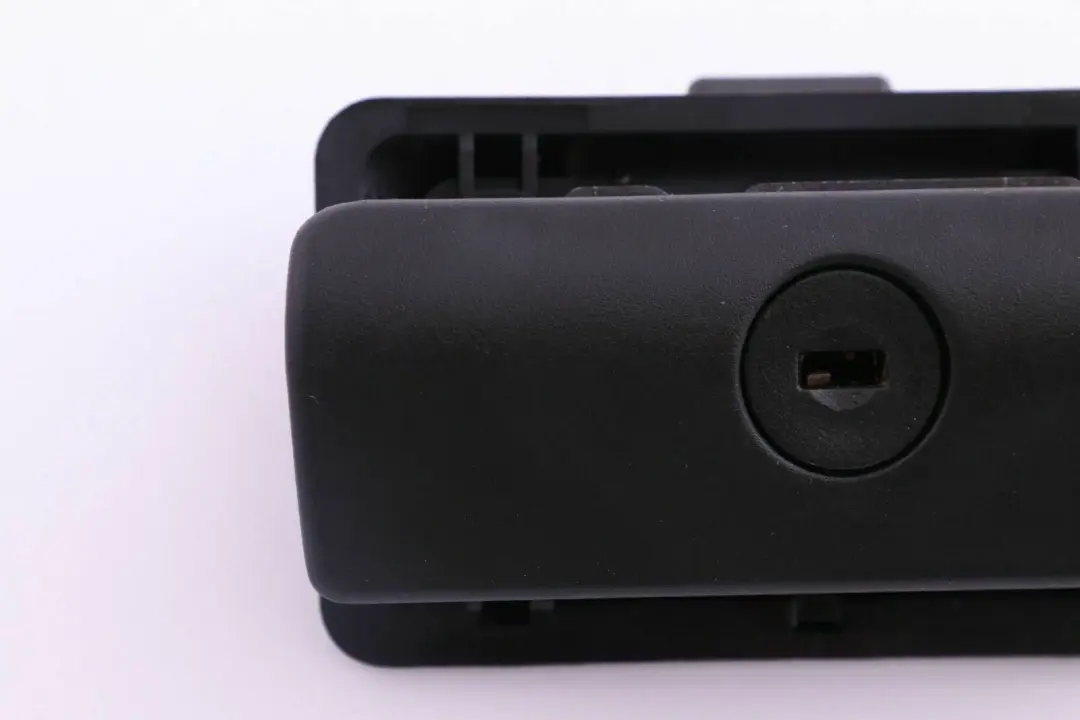 Glovebox Glovebox Lock Handle Hook Catch para BMW 3 2 E39 E46 con número de pieza 8163018 BMW 3 2 E39 E46 Glovebox Glovebox Lock Handle Hook Catch - SKU 8163018-2 - Número de pieza 8163018