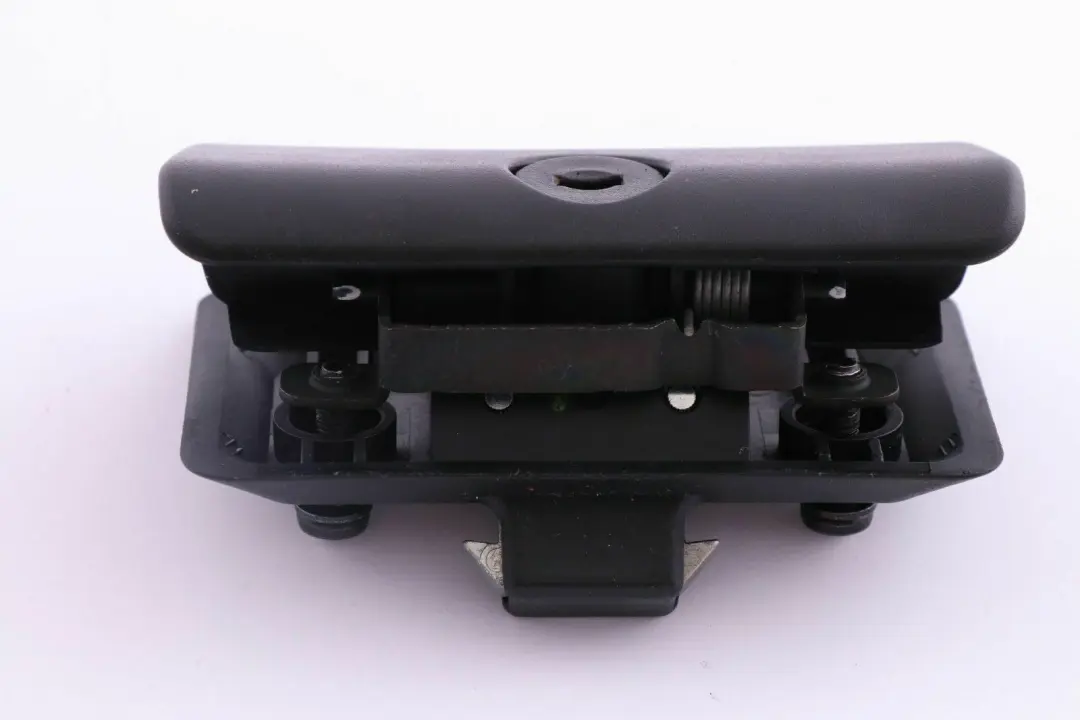 Chiusura Vano Portaoggetti Parte Inferiore Nero per BMW 2 E39 E46 con numero di parte 8163018 BMW 2 E39 E46 Chiusura Vano Portaoggetti Parte Inferiore Nero - SKU 8163018-2 - Numero di parte 8163018