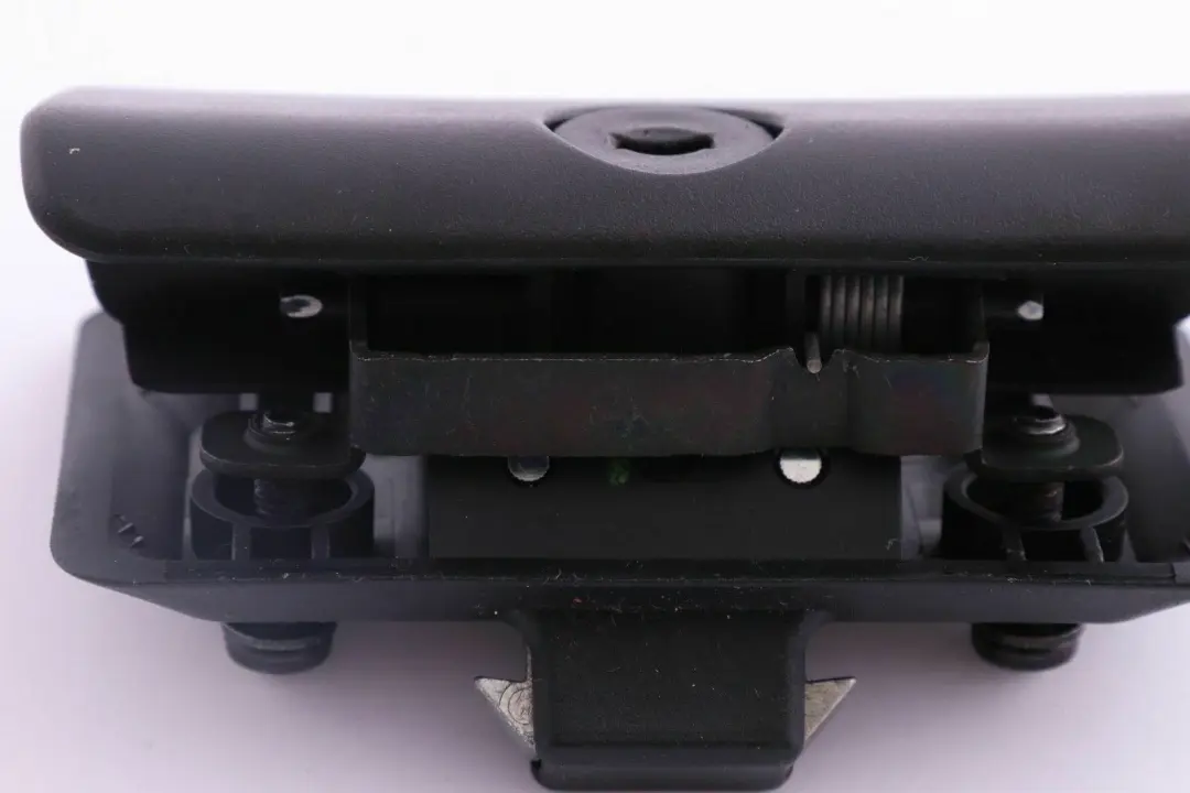BMW 3 5 Serie 2 E39 E46 Obturateur Boite a Gants Partie Inferieure Noir - SKU 8163018-2 - Numéro de pièce 8163018