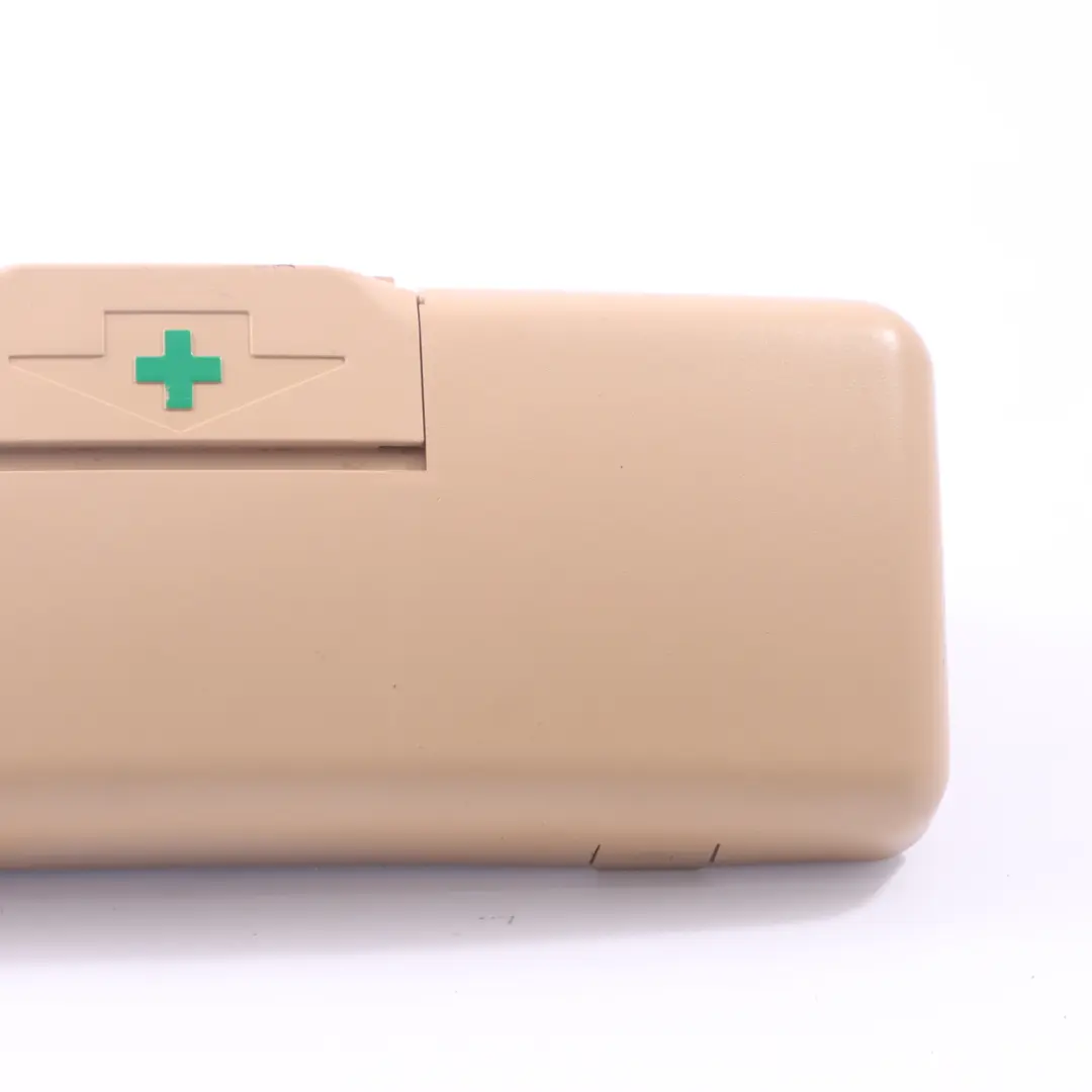 Kit di pronto soccorso sotto sedile cassetta di emergenza Beige per BMW E39 con numero di parte 8176553 BMW E39 Kit di pronto soccorso sotto sedile cassetta di emergenza Beige - SKU 8176553-1 - Numero di parte 8176553