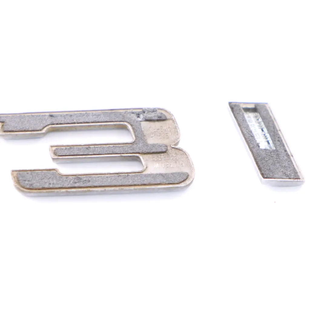 Emblem BMW E39 523i Heckklappe Logo Schriftzug 523i 8108831 für mit Teilenummer 8193199 Emblem BMW E39 523i Heckklappe Logo Schriftzug 523i 8108831 - SKU 8193199 - Teilenummer 8193199