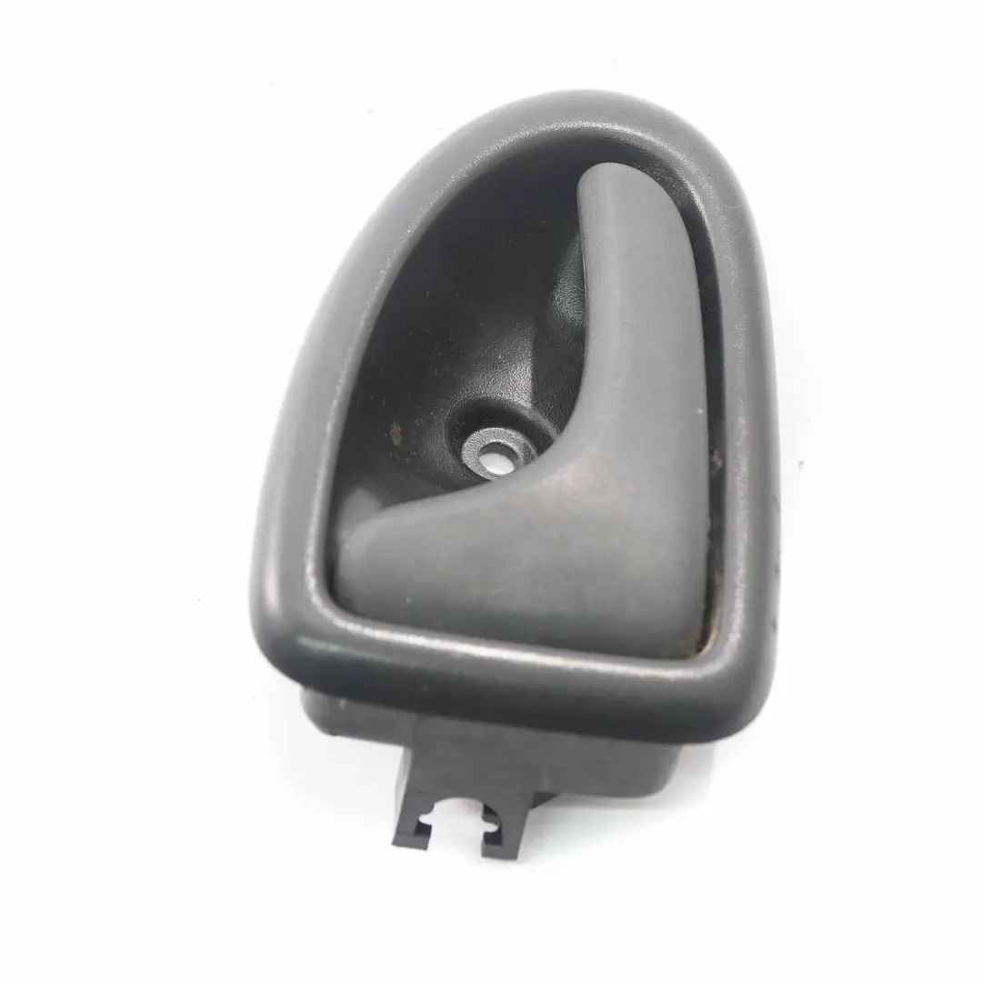 Klamka Drzwi Lewy Przód do Renault Trafic Vivaro o numerze 8200028994 Renault Trafic Vivaro Klamka Drzwi Lewy Przód - SKU 8200028994 - Numer Części 8200028994