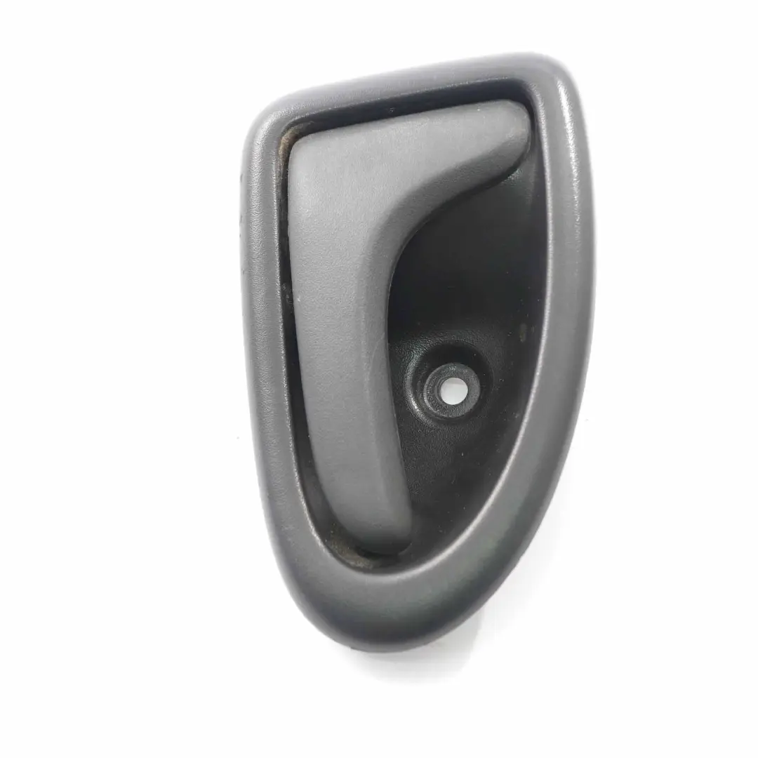 Tirador Puerta Renault Trafic Vivaro Interior Delantero Izquierdo para con número de pieza 8200028994 Tirador Puerta Renault Trafic Vivaro Interior Delantero Izquierdo - SKU 8200028994 - Número de pieza 8200028994