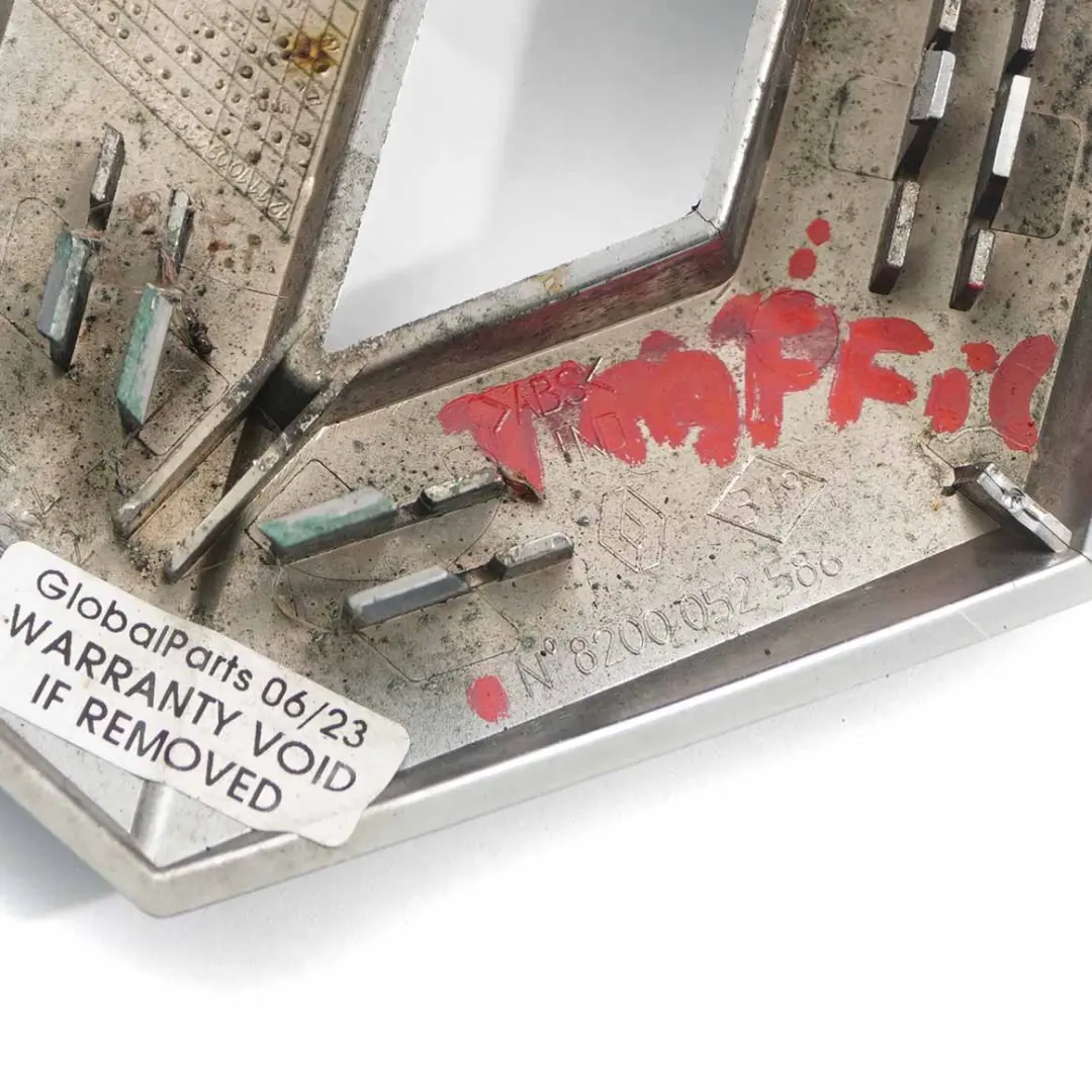 Capó Emblema Frontal Logo Capó Capó Insignia para Renault Clio Trafic con número de pieza 8200052586 Renault Clio Trafic Capó Emblema Frontal Logo Capó Capó Insignia - SKU 8200052586 - Número de pieza 8200052586